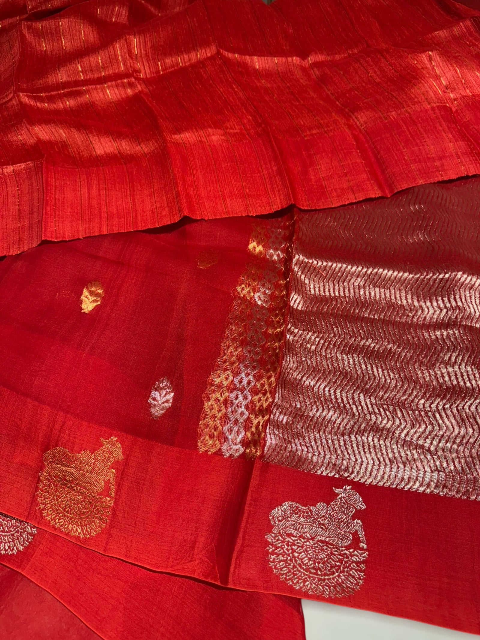 Red kora muslin sarees with kaduwa woven nandi motif border
