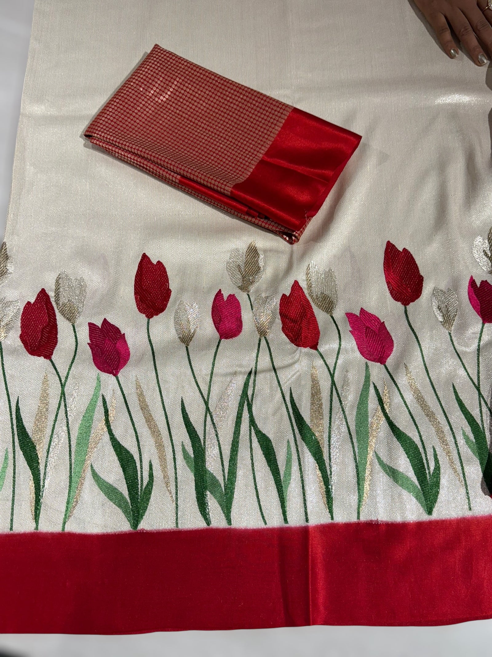 Pure handloom Banarasi Tussar Khaddi Georgette with Tulip Border