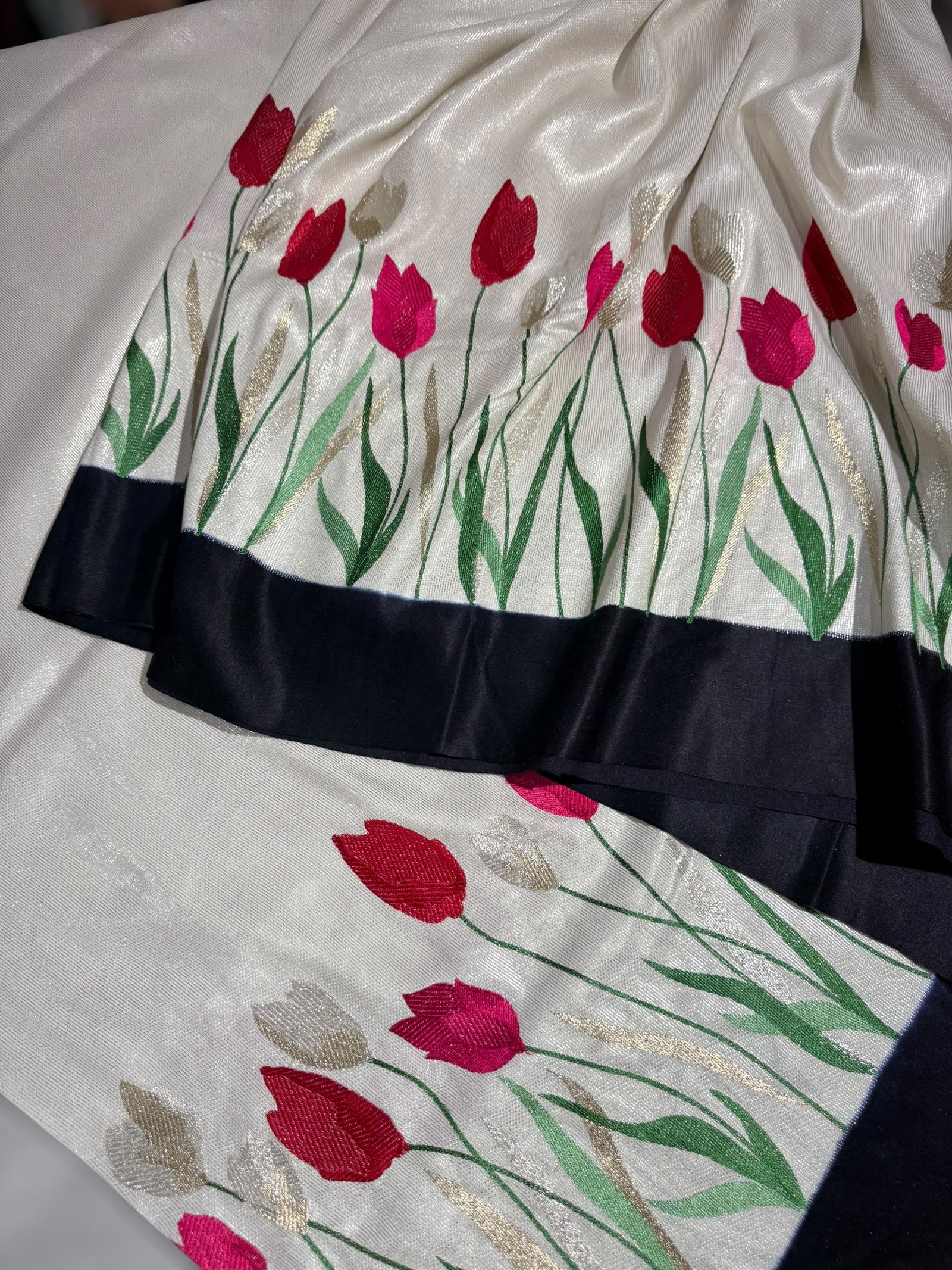 Pure handloom Banarasi Tussar Khaddi Georgette with Tulip Border