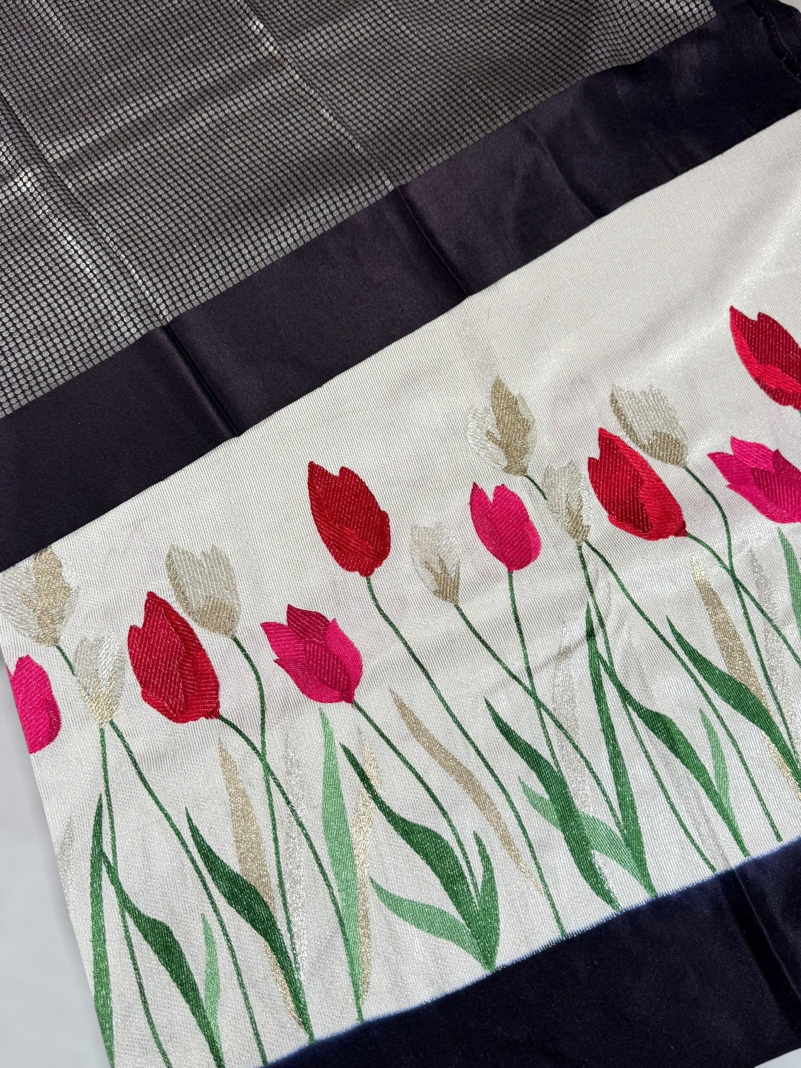 Pure handloom Banarasi Tussar Khaddi Georgette with Tulip Border