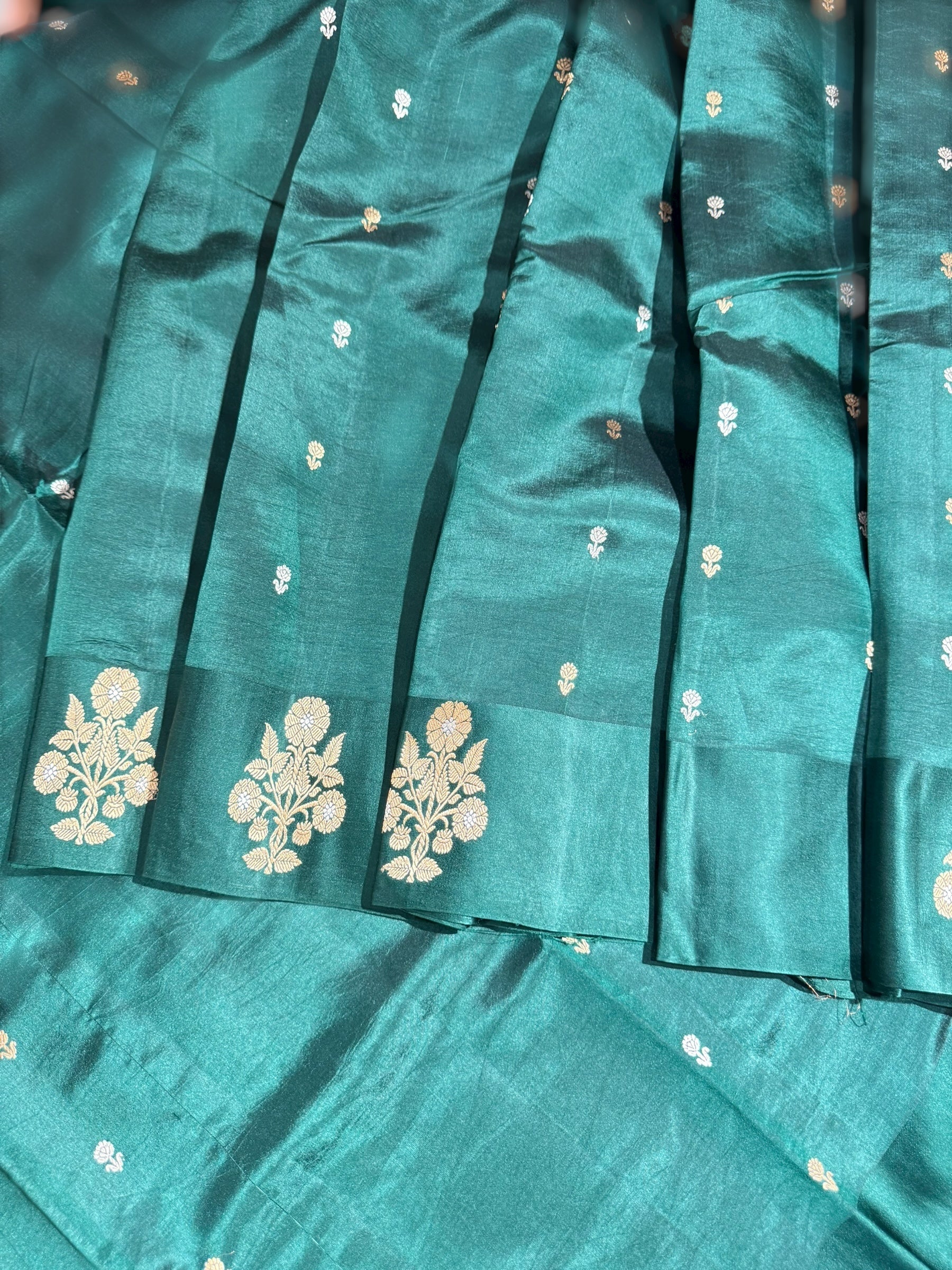 Bottle Green Raw Mangoe Silk Saree with kaduwa woven Motifs on Mashru Borders