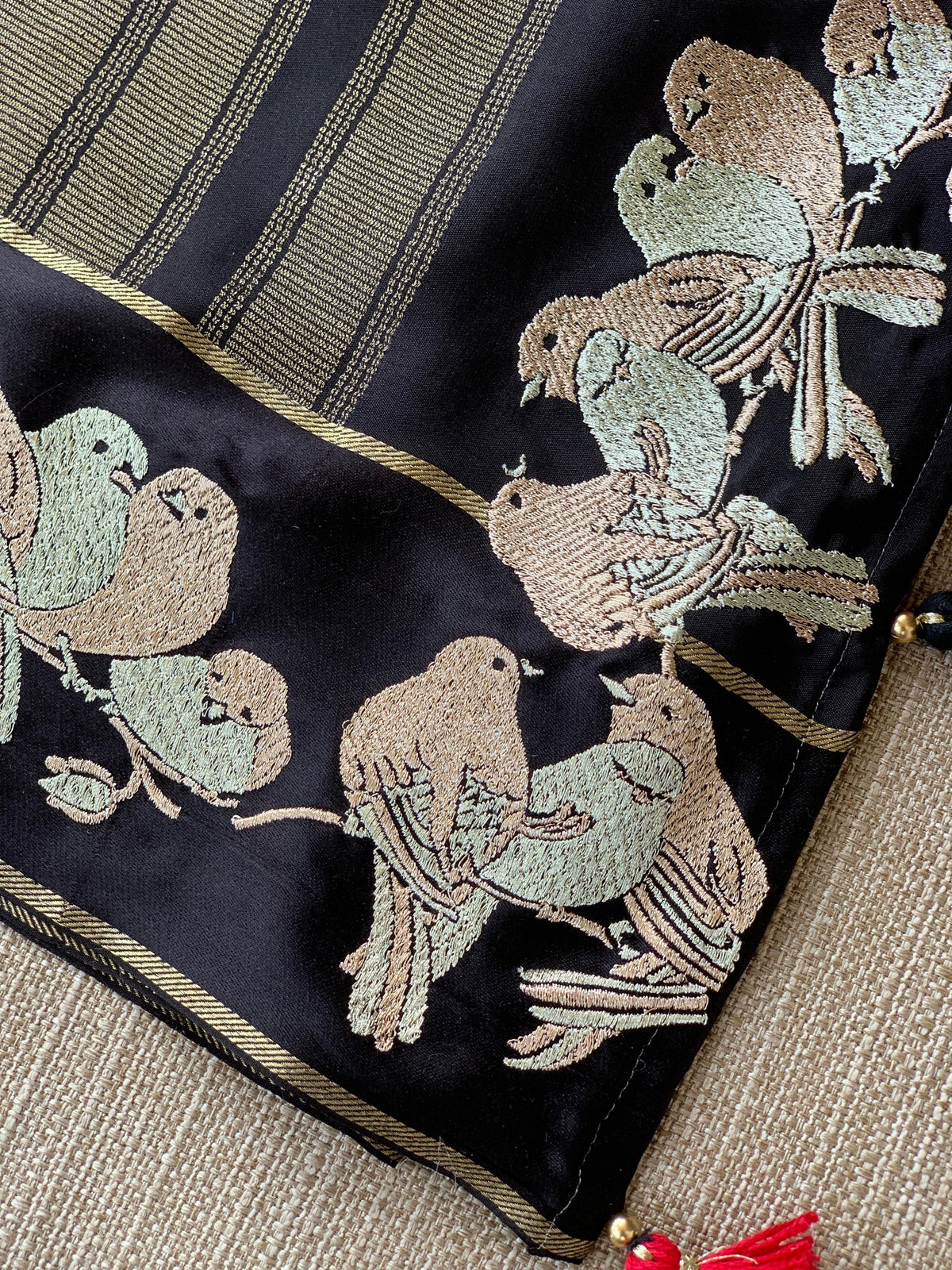 Mysore silk saree with woven motif and embroidered border : D62131