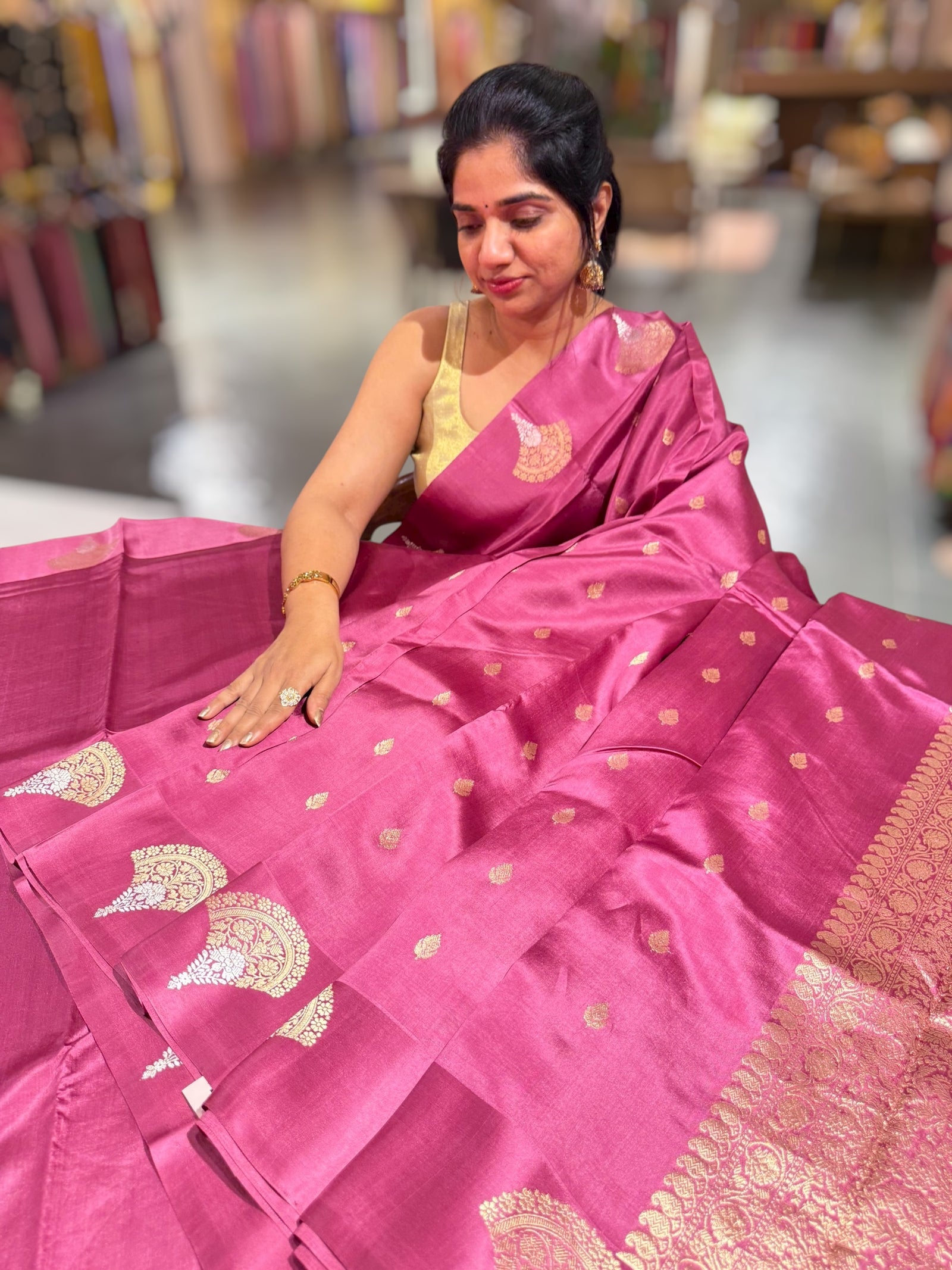 Dark onion pink Raw Mangoe Silk Saree with kaduwa woven Motifs on Mashru Borders