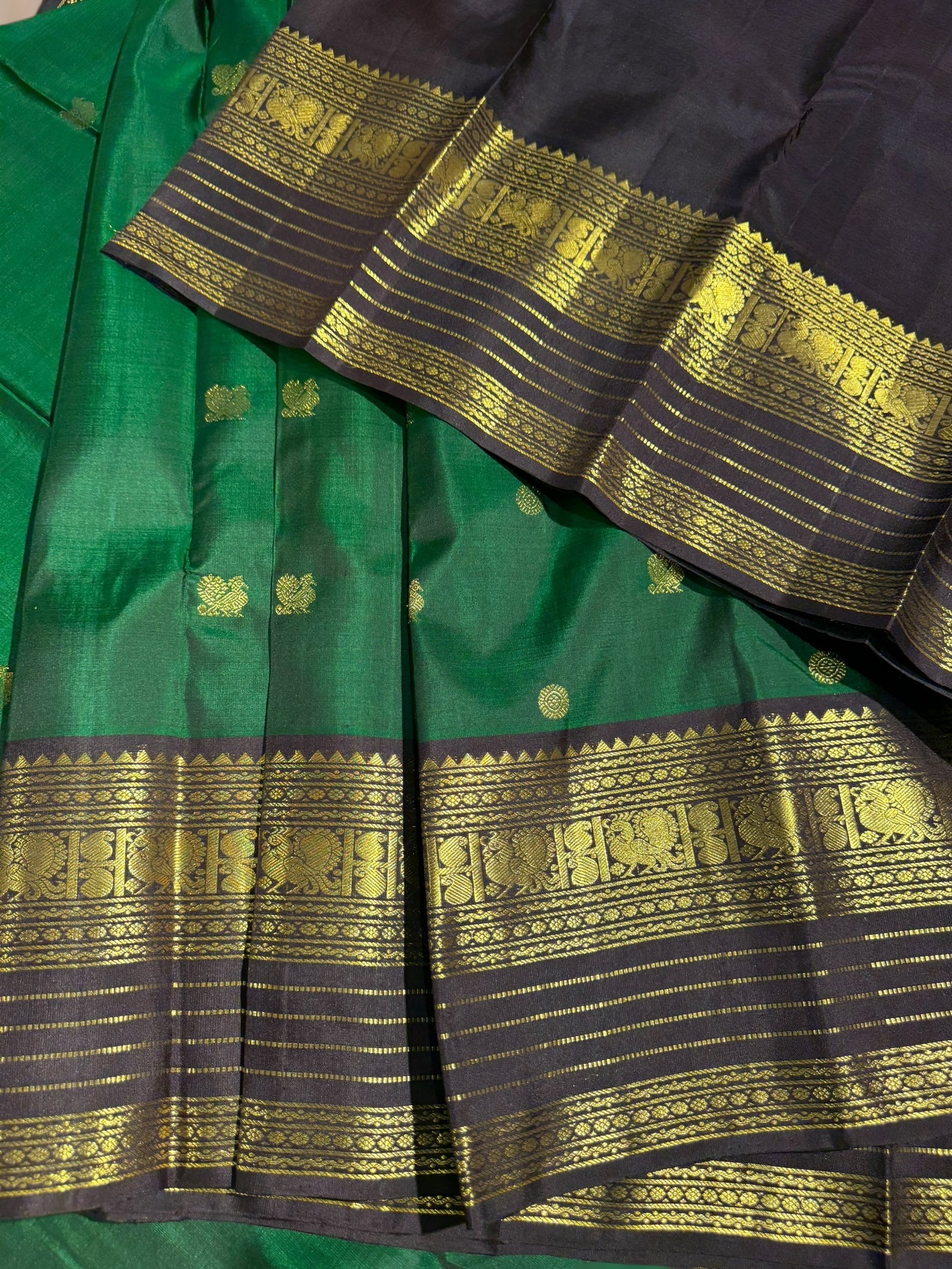 Emerald Green & Coffee Brown Combo Vaira Oosi Checks Kanjeevaram Saree