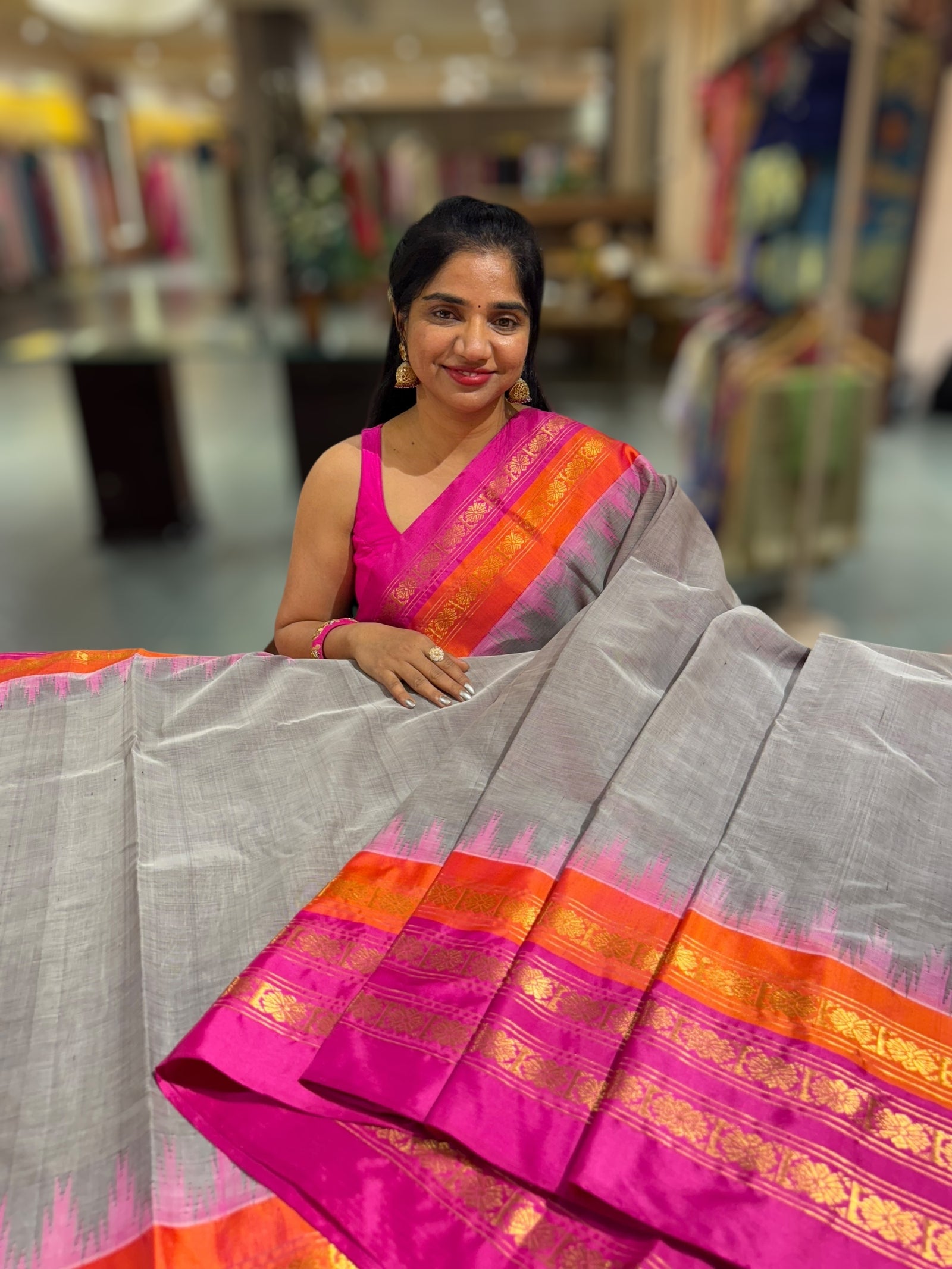 Light Grey  Ponduru Khadi Saree in 80’s Count with Kanchi Style borders