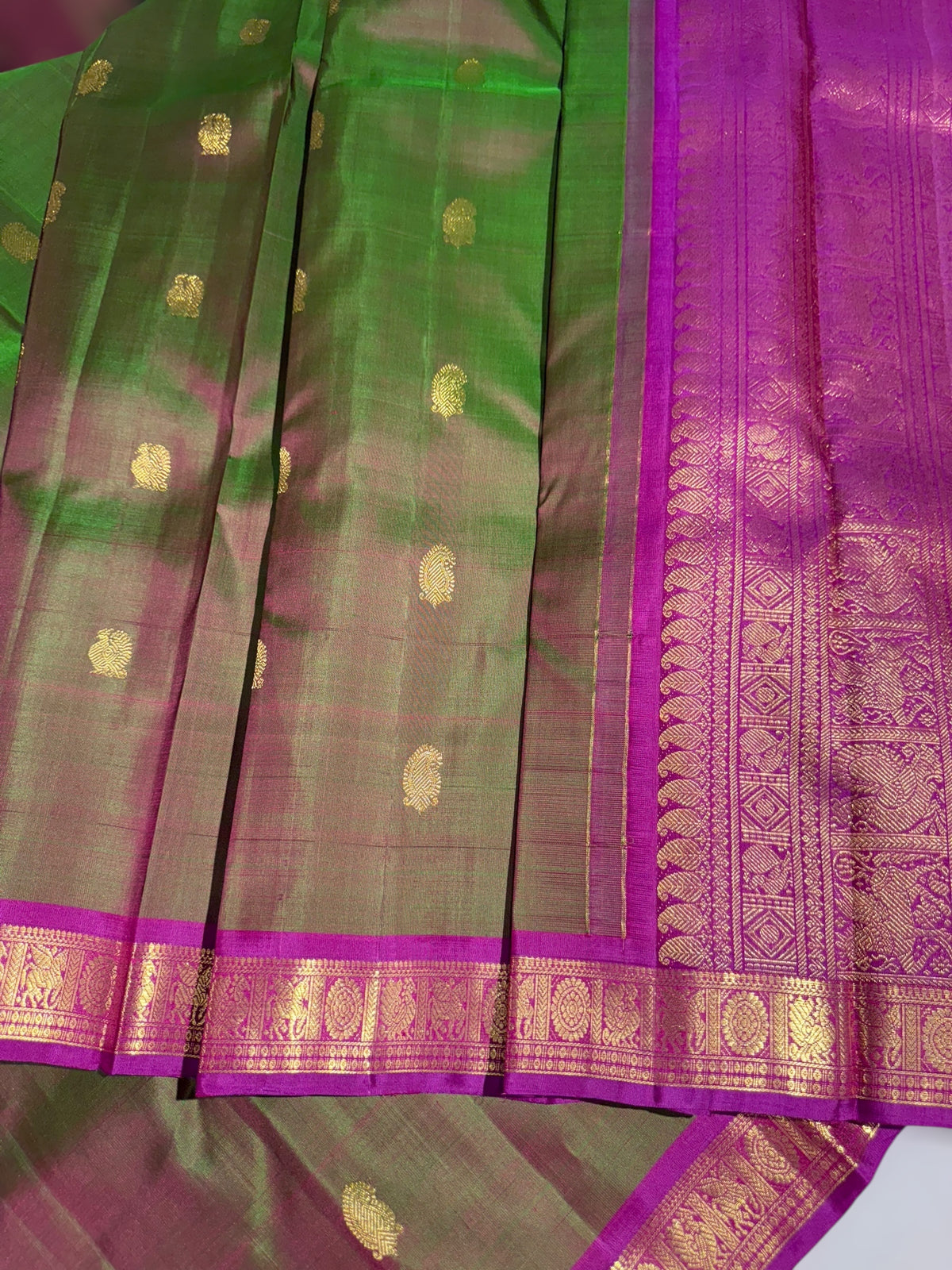 Leaf Green & Majenta Combo Vintage Kanjeevaram Saree