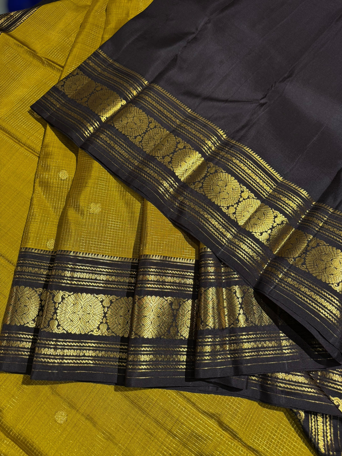 Olive Gold Vaira Oosi Checks Vintage Kanjeevaram Saree