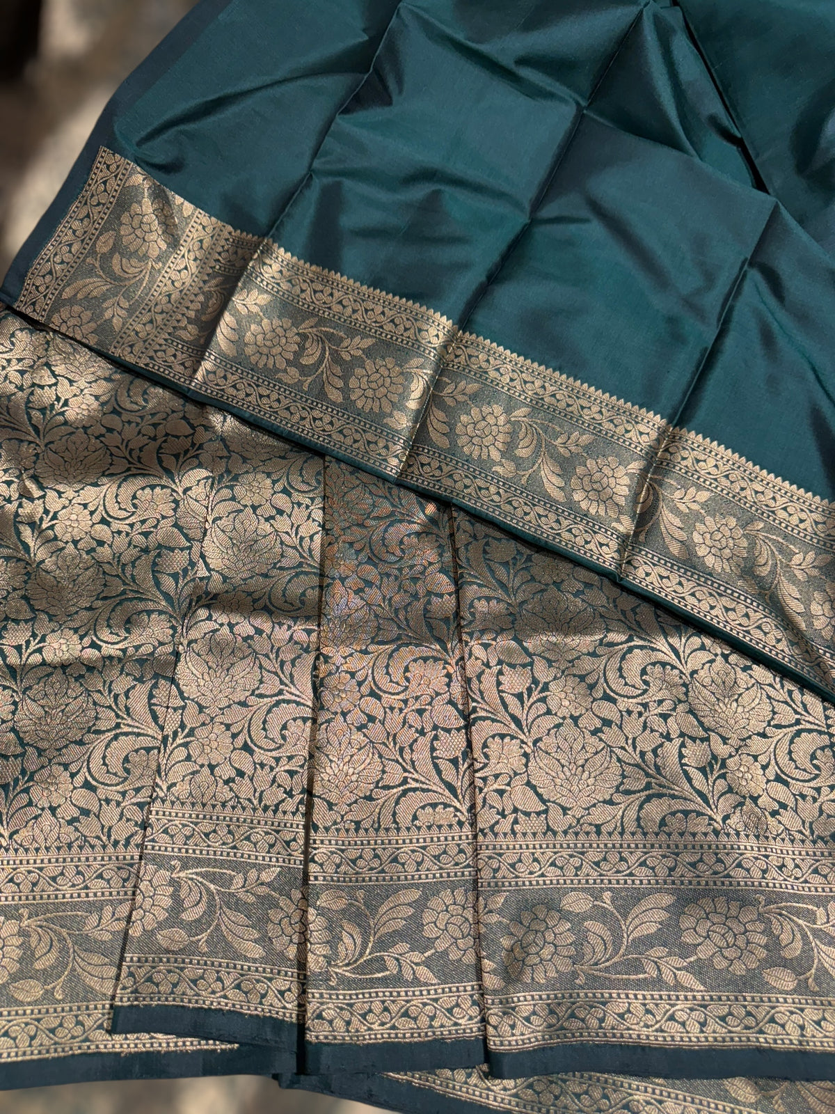 Forest Green Banarasi katan Tonchoi weaving Saree in monotone look