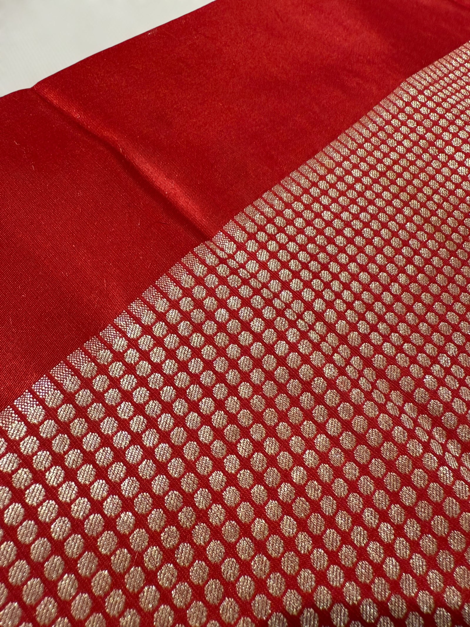 Pure handloom Banarasi Tussar Khaddi Georgette with Tulip Border