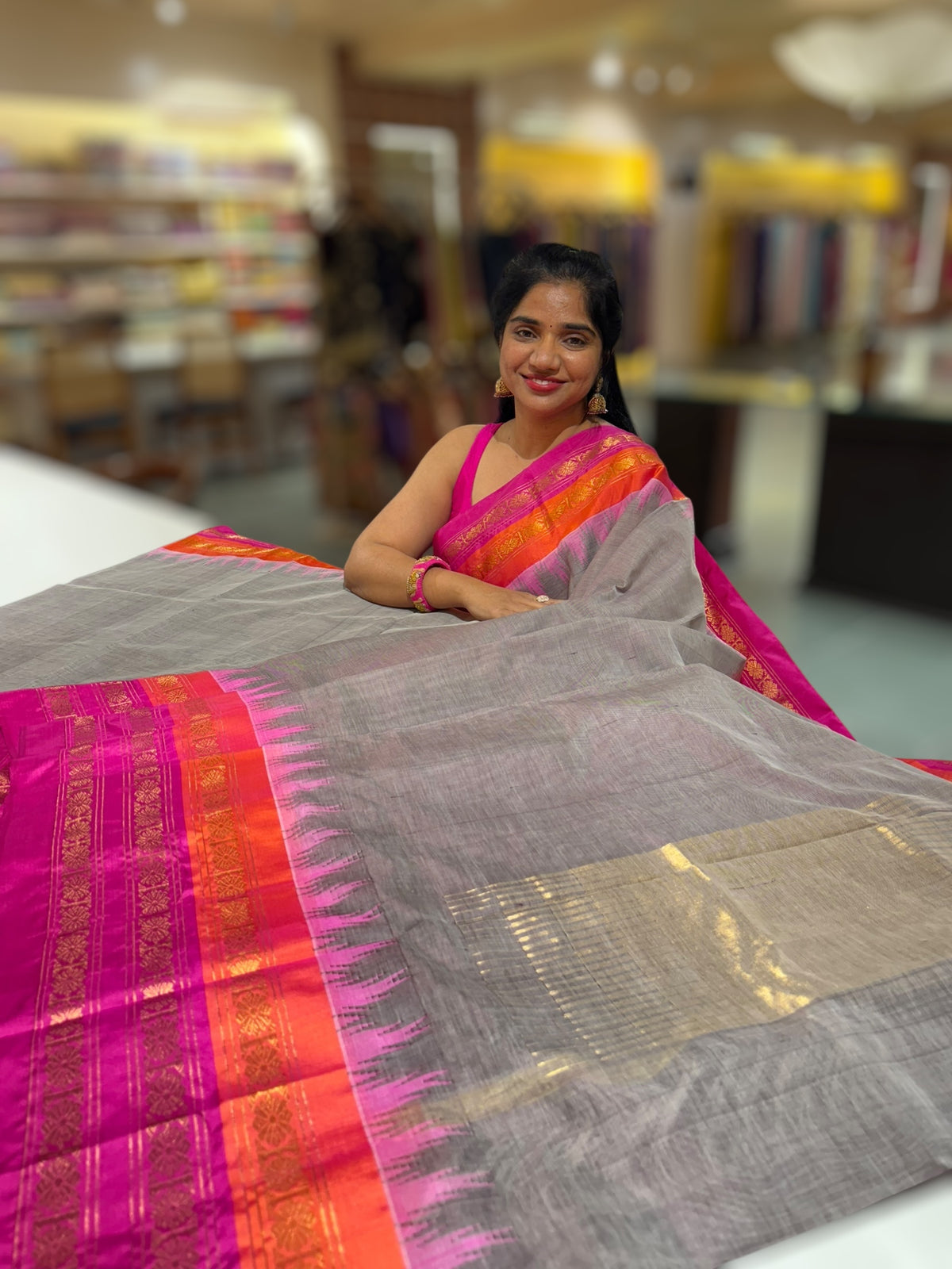 Light Grey  Ponduru Khadi Saree in 80’s Count with Kanchi Style borders