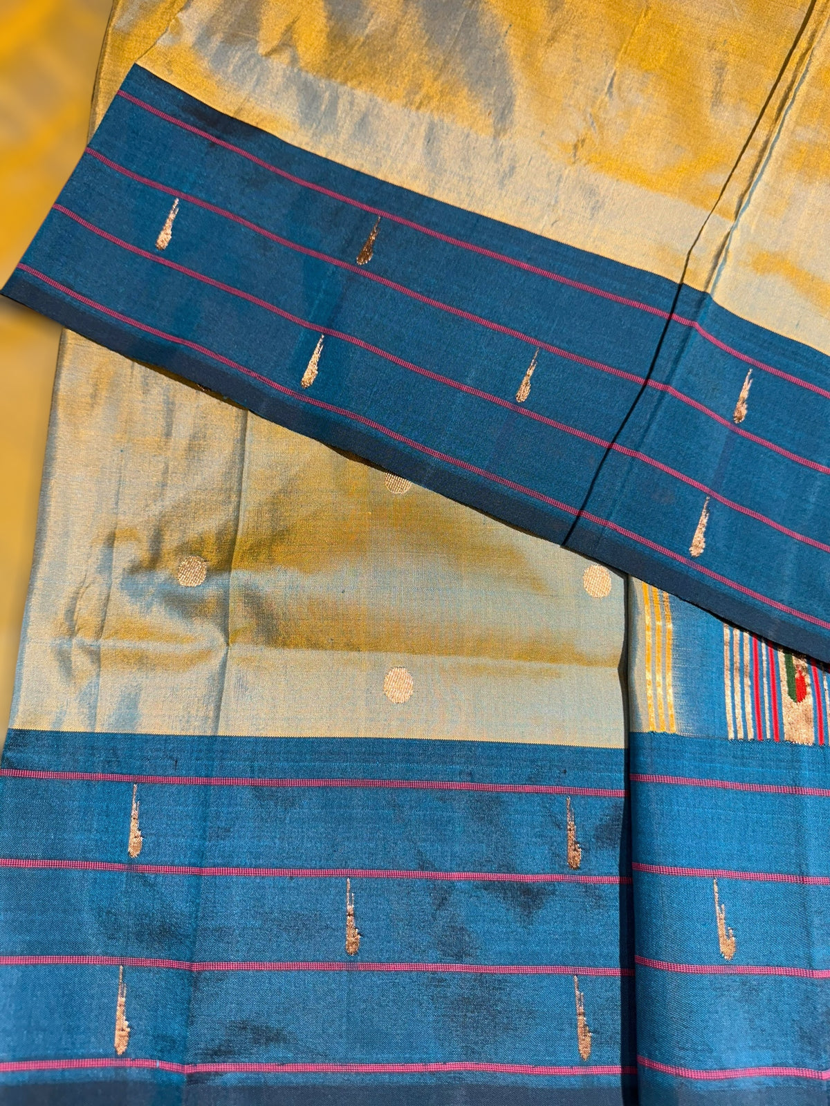 Dualtone Pure handloom paithani silk saree with single muniya border