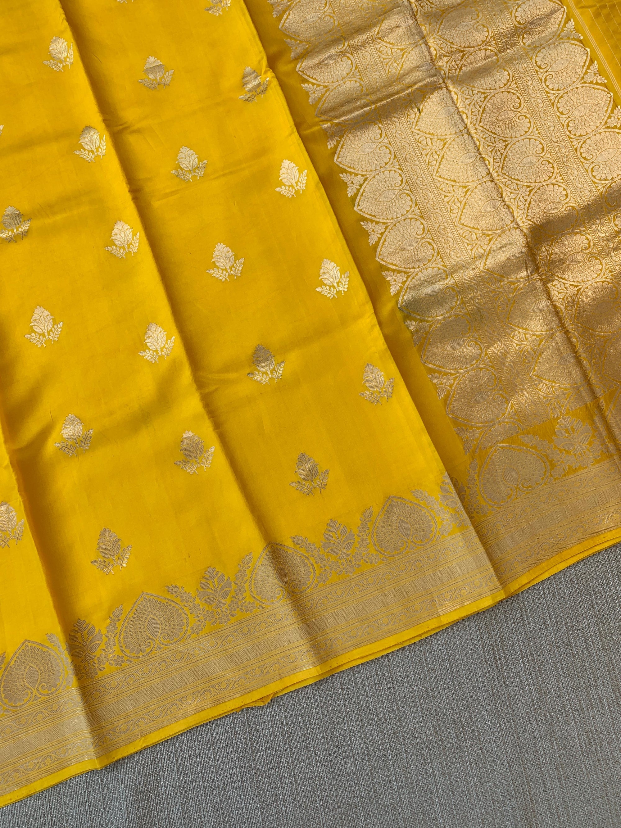 Yellow Raw Mangoe Silk Saree in Monotone Look with heavy weaving borders & kaduwa woven motifs.