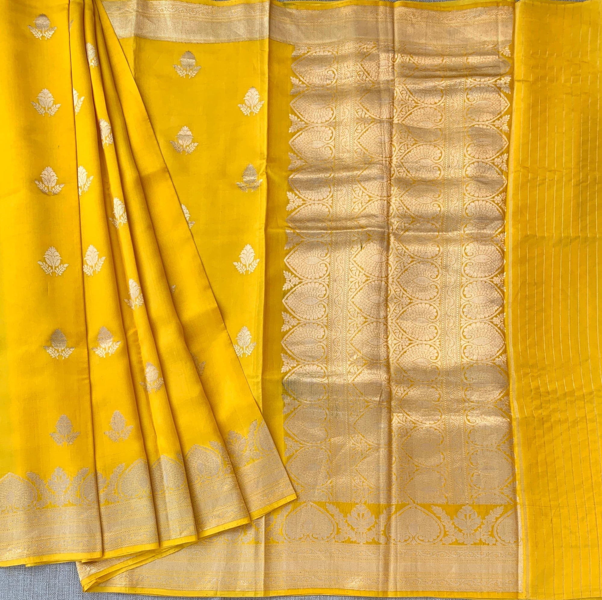 Yellow Raw Mangoe Silk Saree in Monotone Look with heavy weaving borders & kaduwa woven motifs.