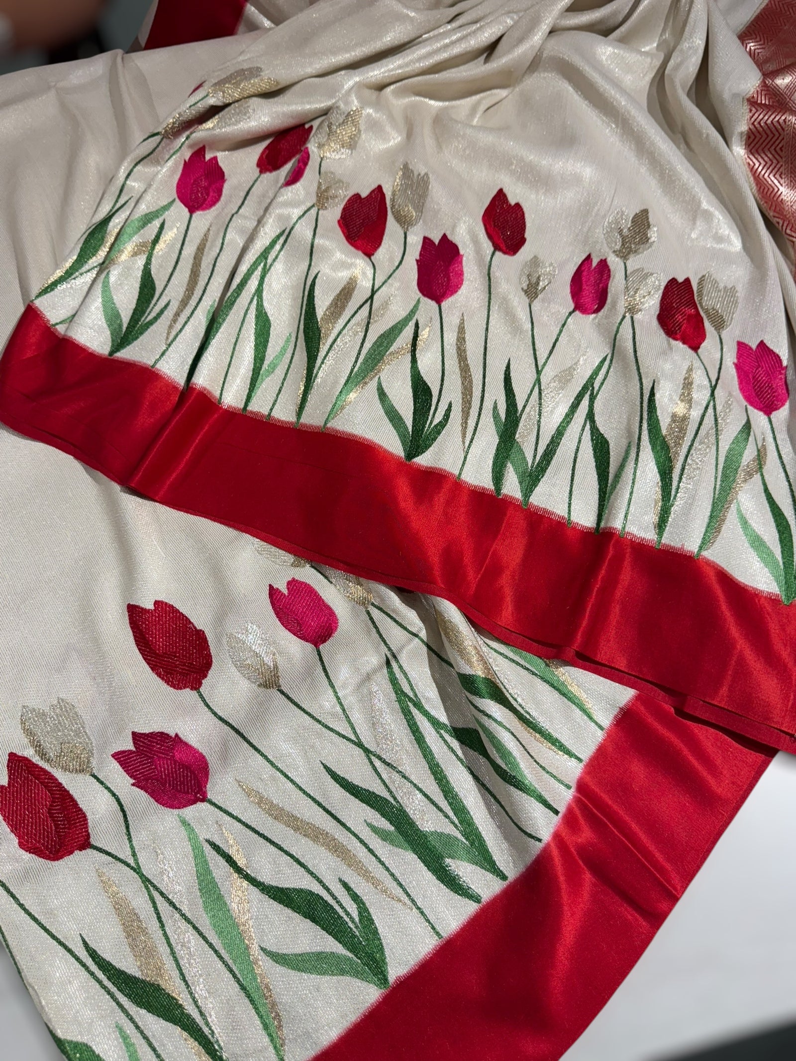 Pure handloom Banarasi Tussar Khaddi Georgette with Tulip Border