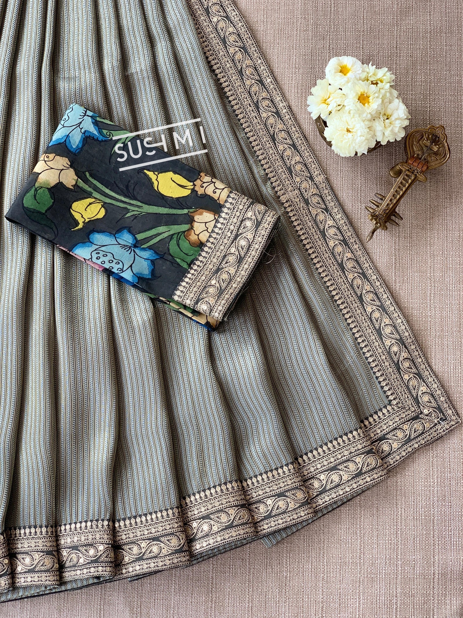 Darkest Green Banarasi tonchoi with pen kalamkari Blouse : D62F022