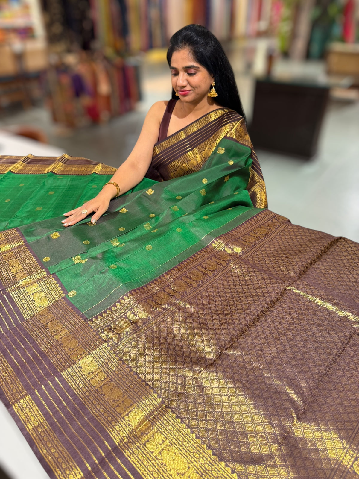 Emerald Green and Brown Combo Vaira Oosi Checks Vintage Kanjeevaram Saree