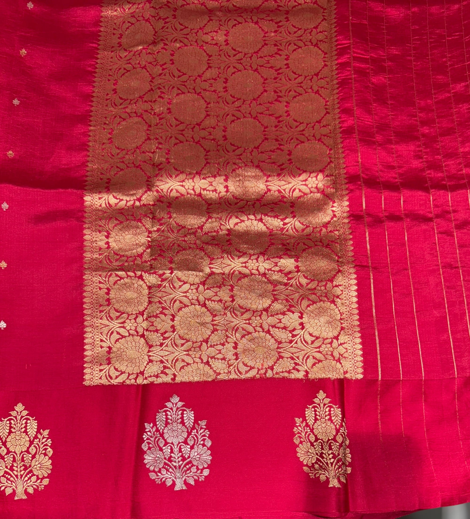 Reddish pink Raw Mangoe Silk Saree with kaduwa woven Motifs on Mashru Borders