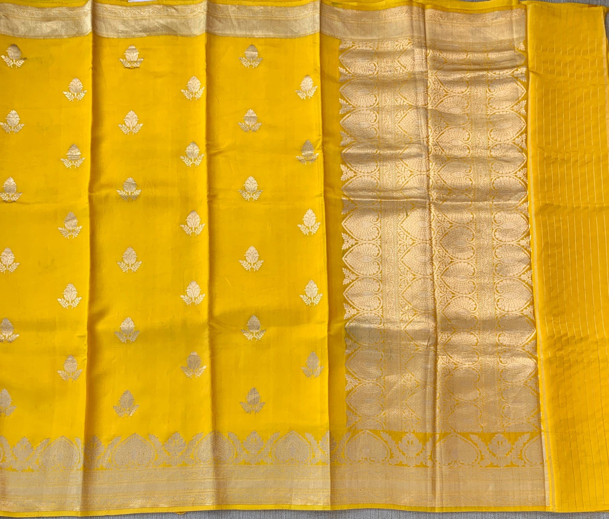 Yellow Raw Mangoe Silk Saree in Monotone Look with heavy weaving borders & kaduwa woven motifs.