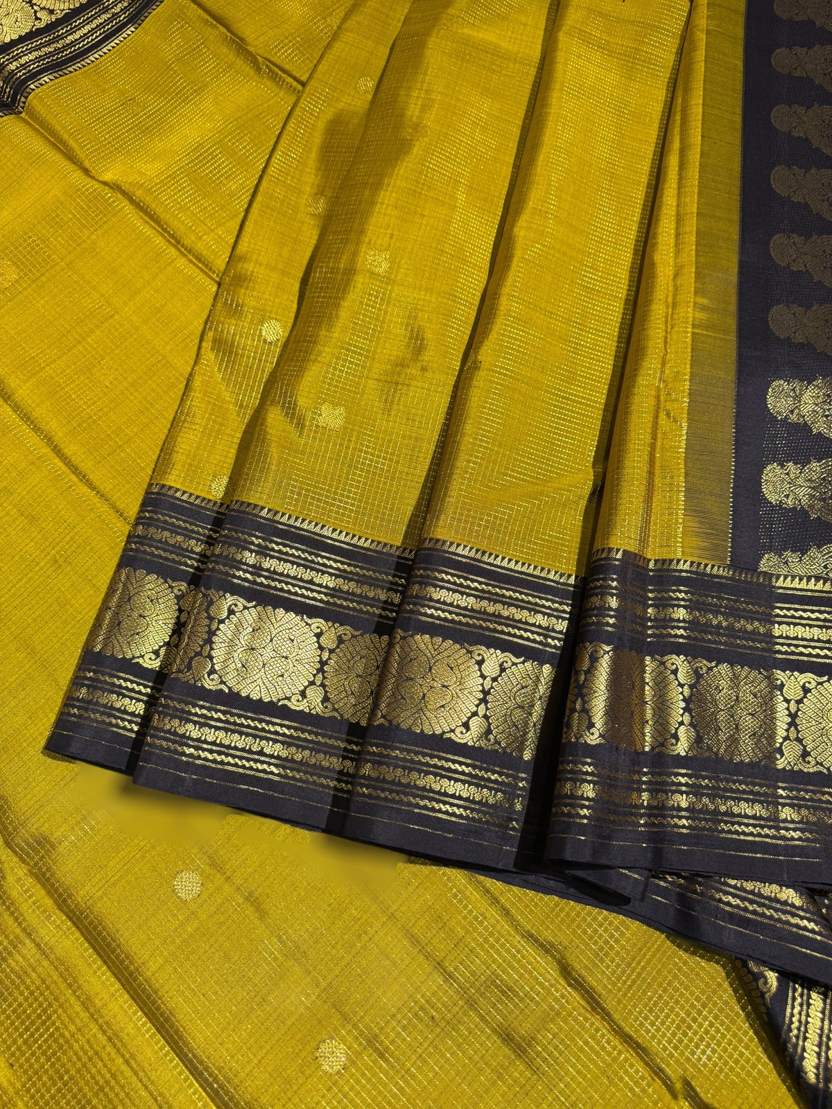 Olive Gold Vaira Oosi Checks Vintage Kanjeevaram Saree