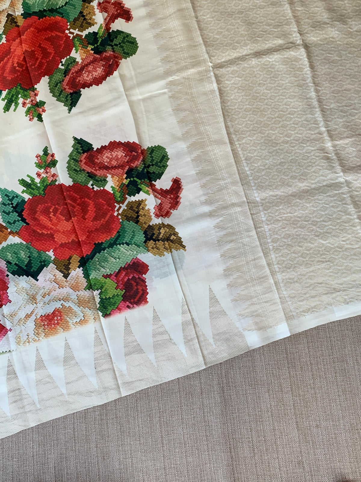 Half white Designer printed kanchi soft silk saree with temple border