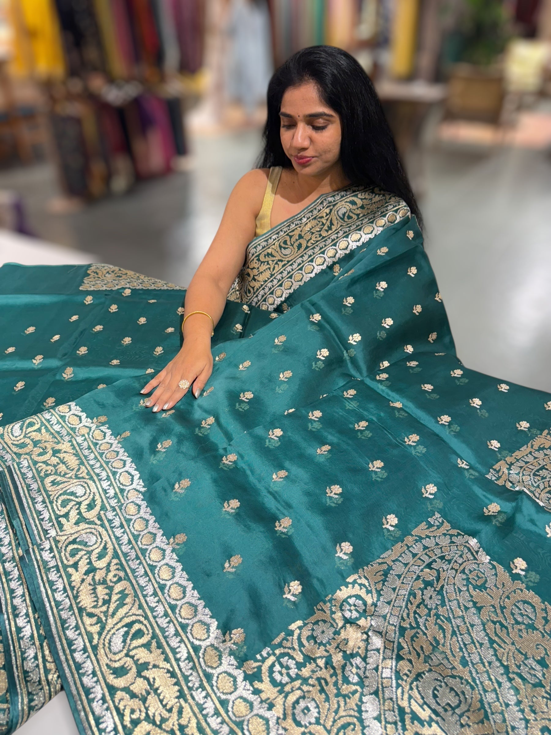 Emerald Green Pure Organza Saree With Jamdani Inspired Embroidery