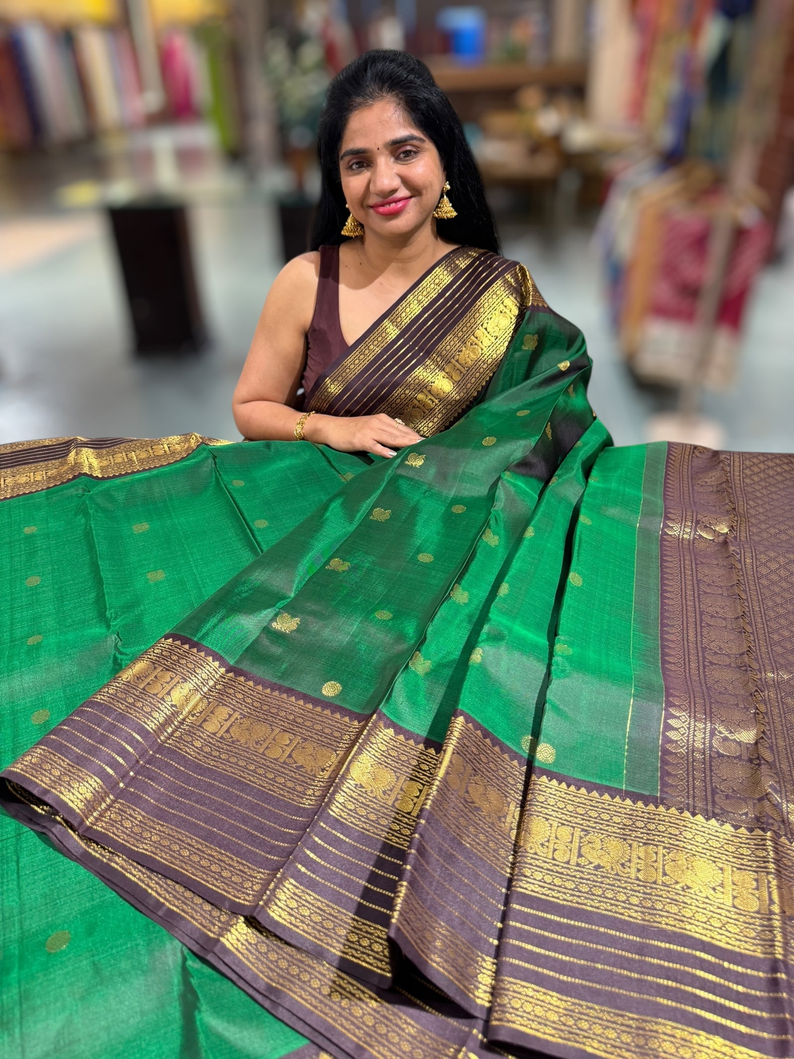 Emerald Green and Brown Combo Vaira Oosi Checks Vintage Kanjeevaram Saree