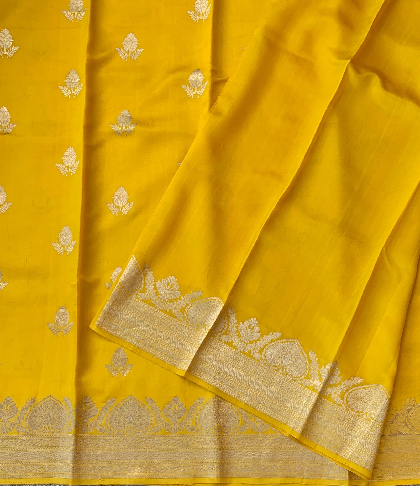 Yellow Poona Silk Saree in Monotone Look with heavy weaving borders & kaduwa woven motifs.