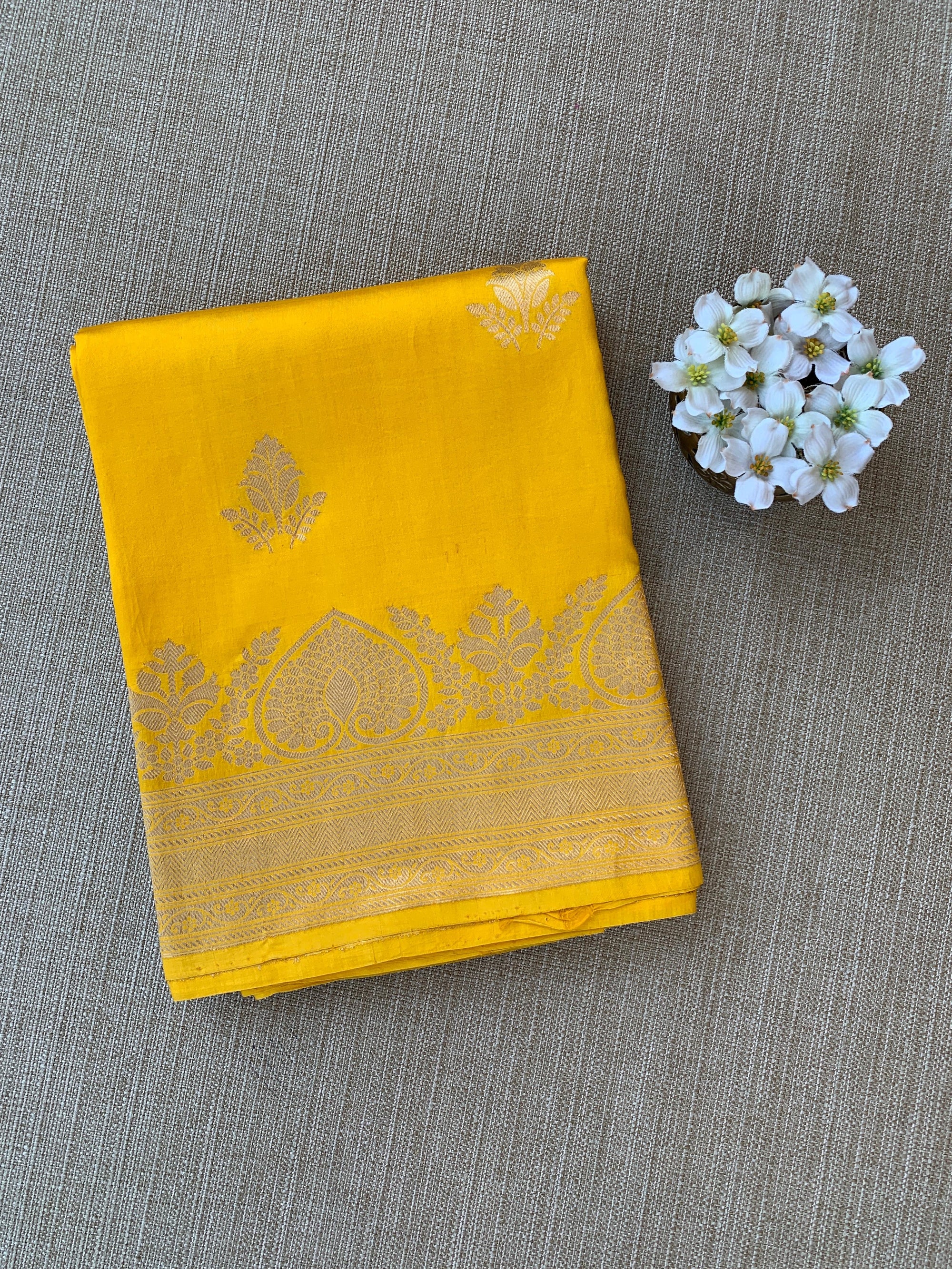 Yellow Raw Mangoe Silk Saree in Monotone Look with heavy weaving borders & kaduwa woven motifs.