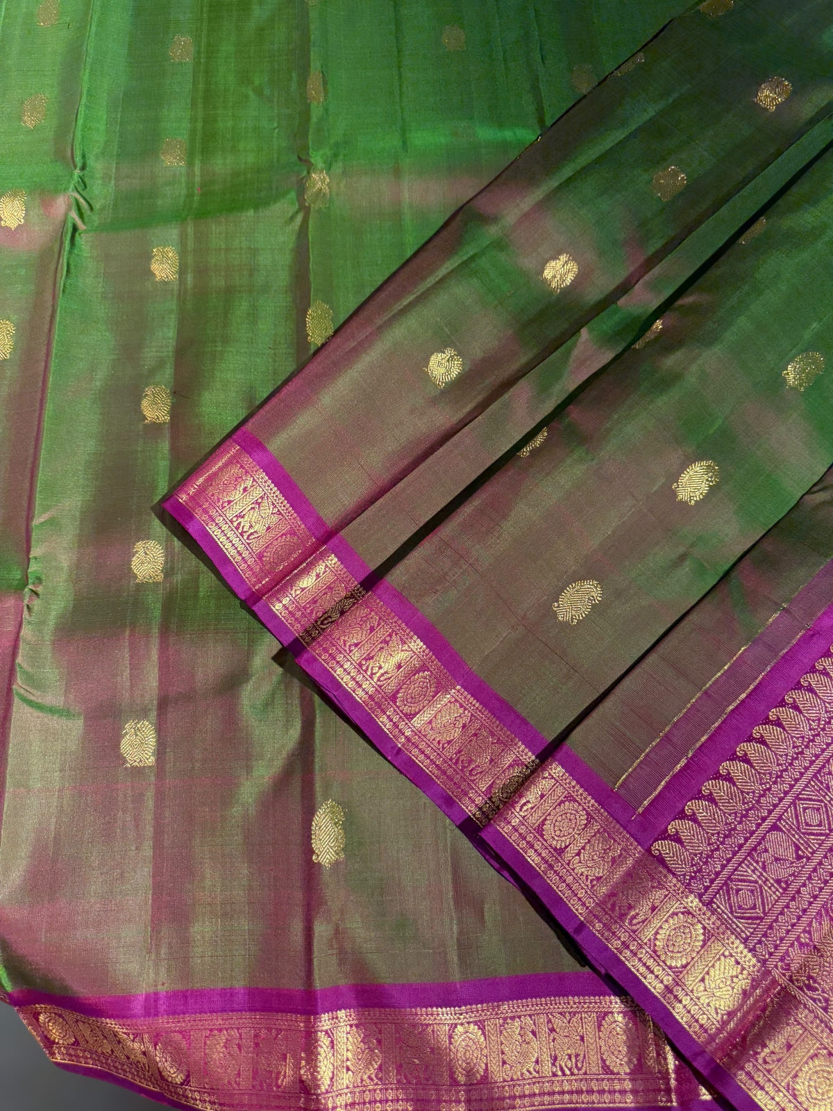 Leaf Green & Majenta Combo Vintage Kanjeevaram Saree