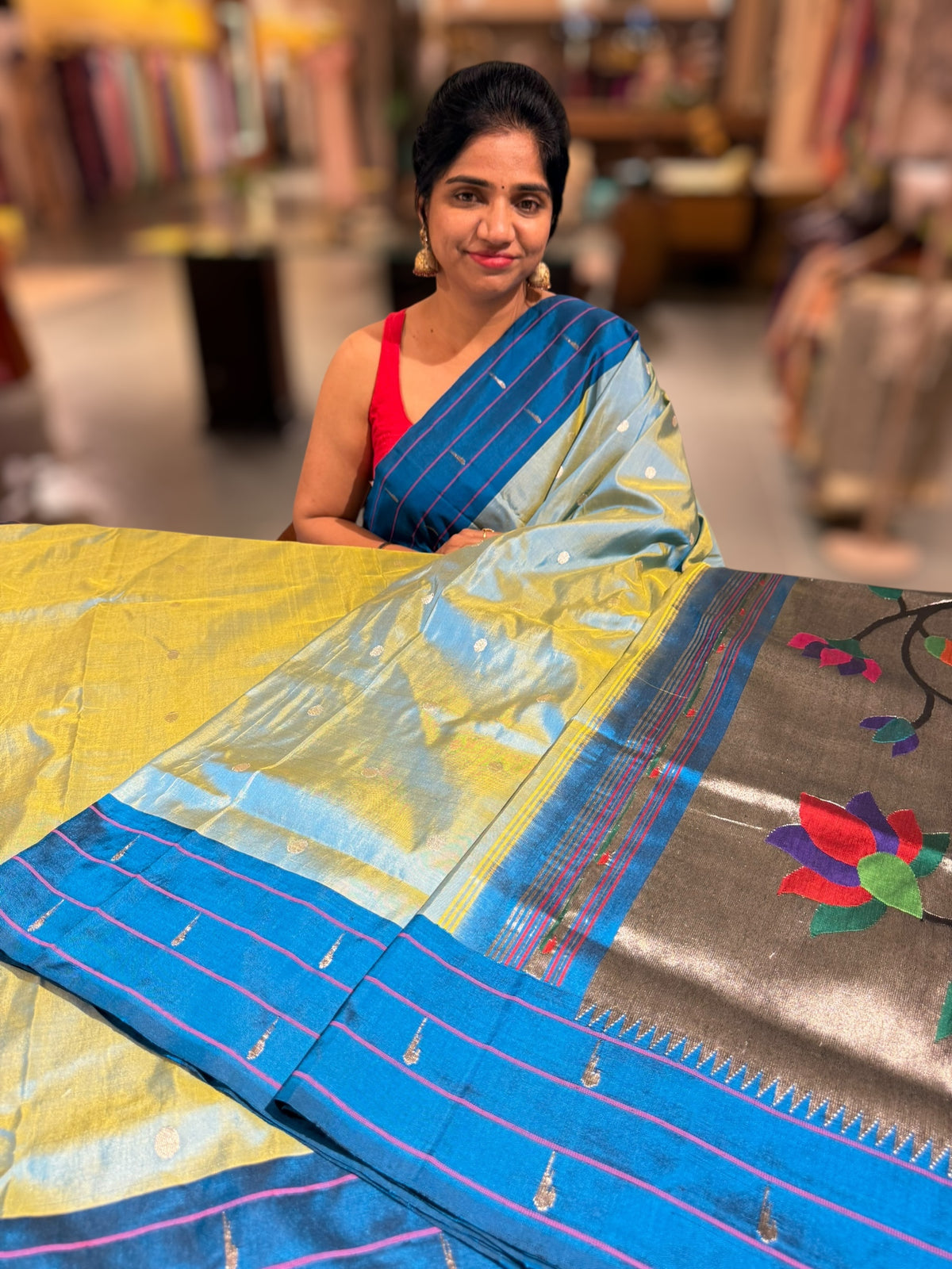 Dualtone Pure handloom paithani silk saree with single muniya border