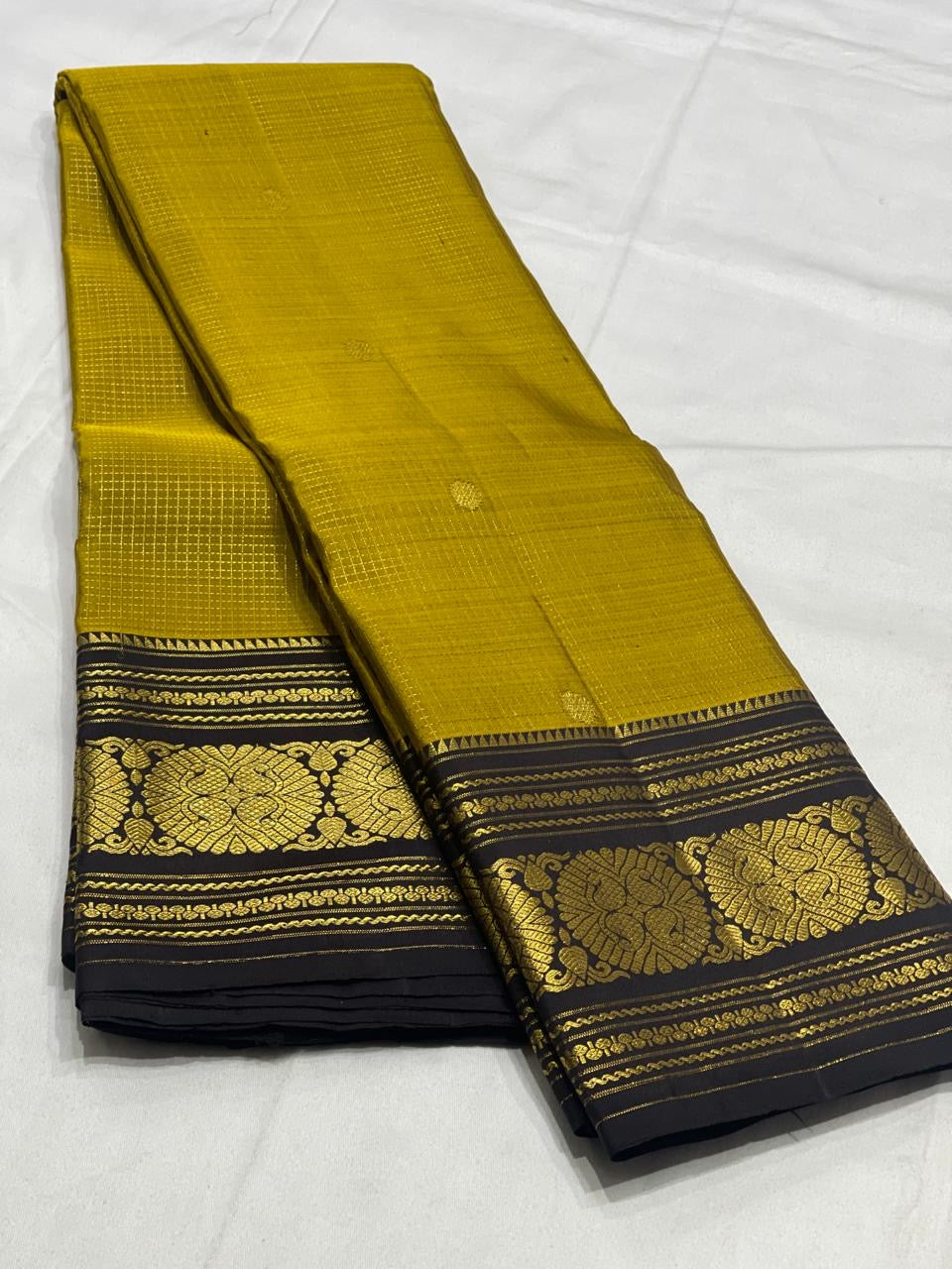 Olive Gold Vaira Oosi Checks Vintage Kanjeevaram Saree