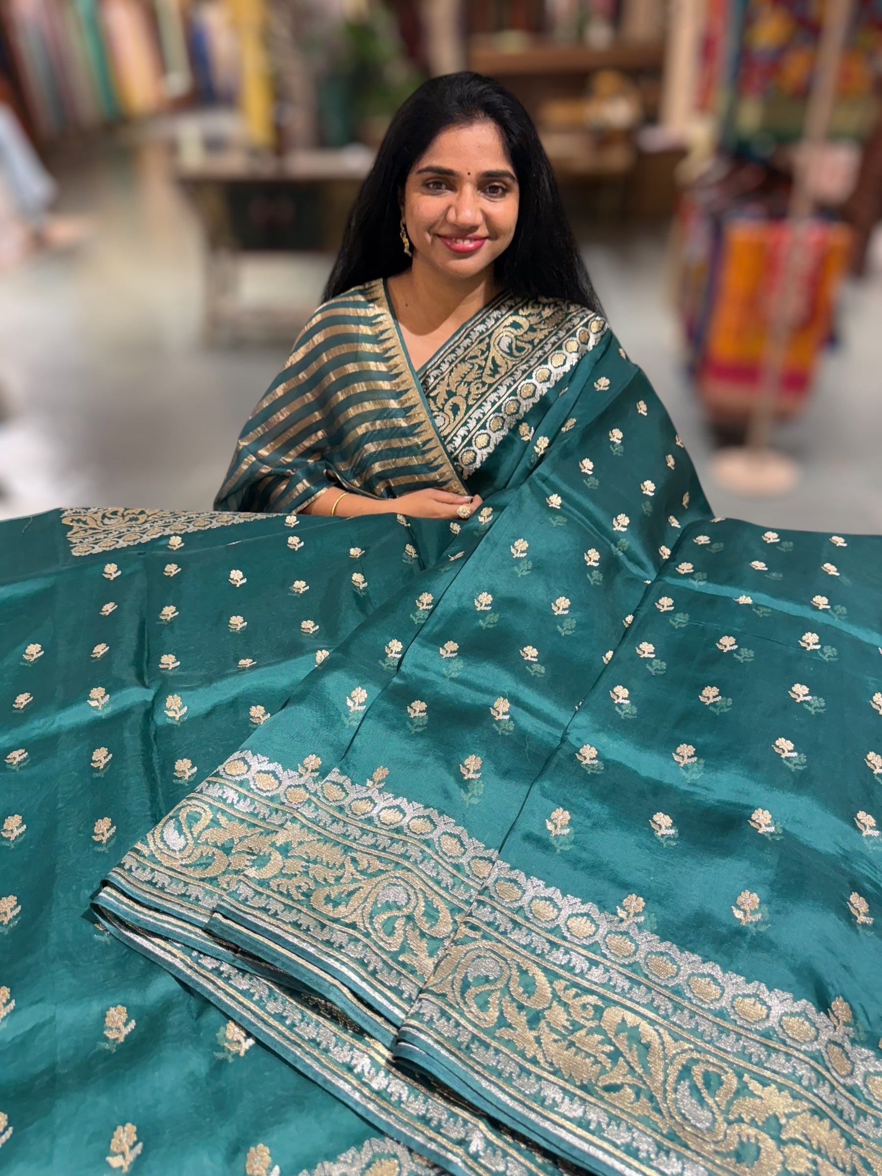 Emerald Green Pure Organza Saree With Jamdani Inspired Embroidery