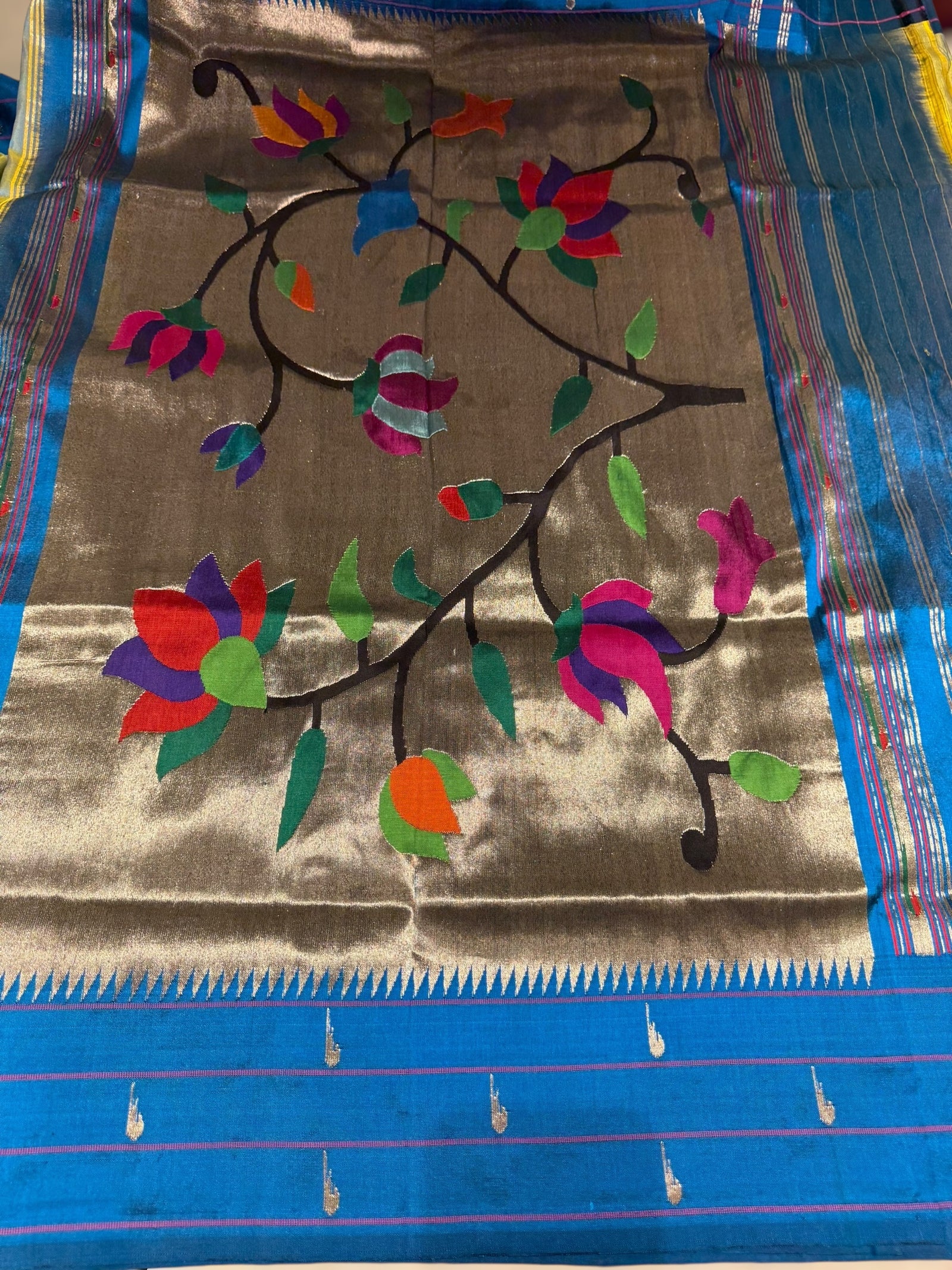 Dualtone Pure handloom paithani silk saree with single muniya border