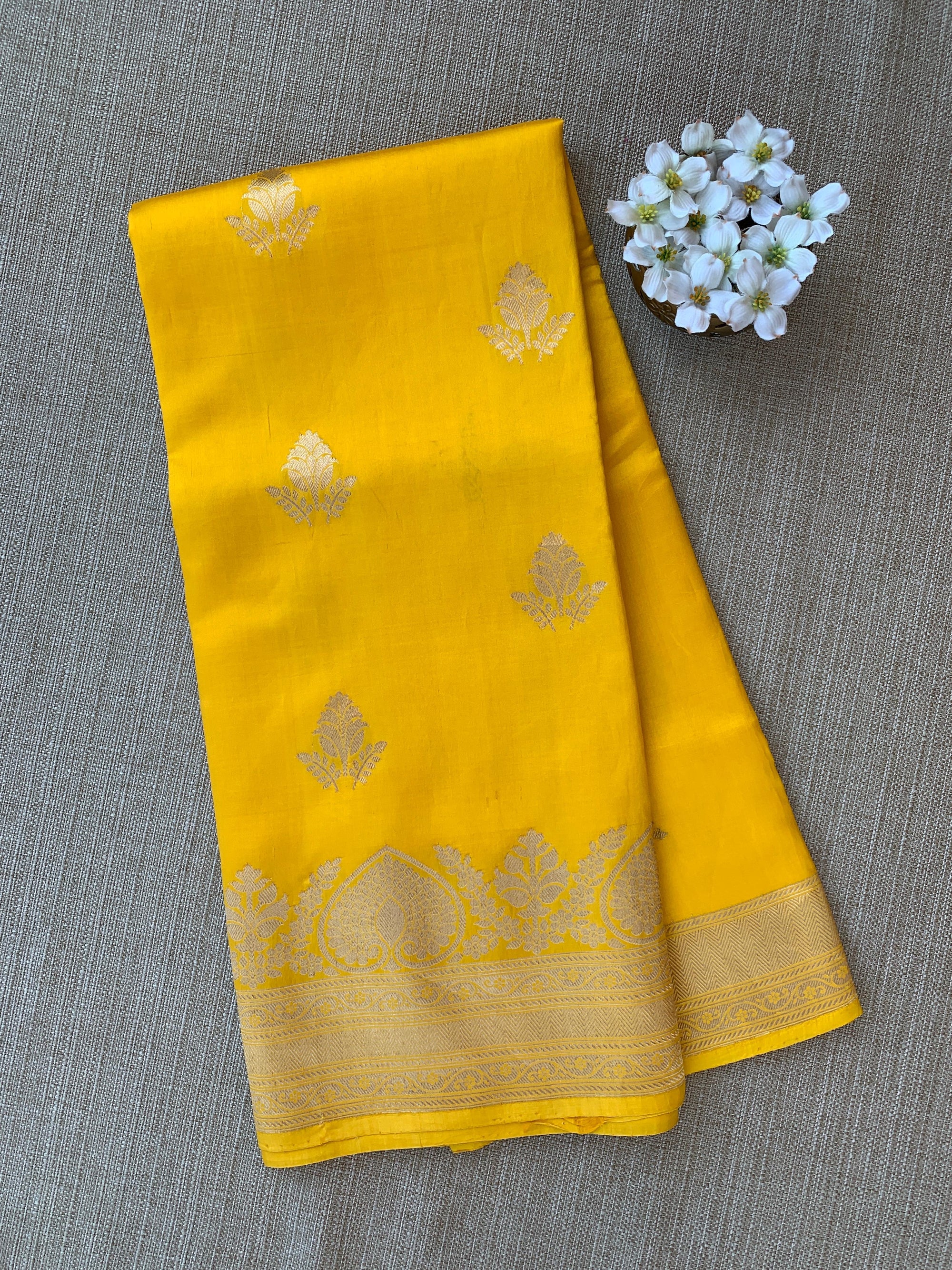 Yellow Raw Mangoe Silk Saree in Monotone Look with heavy weaving borders & kaduwa woven motifs.