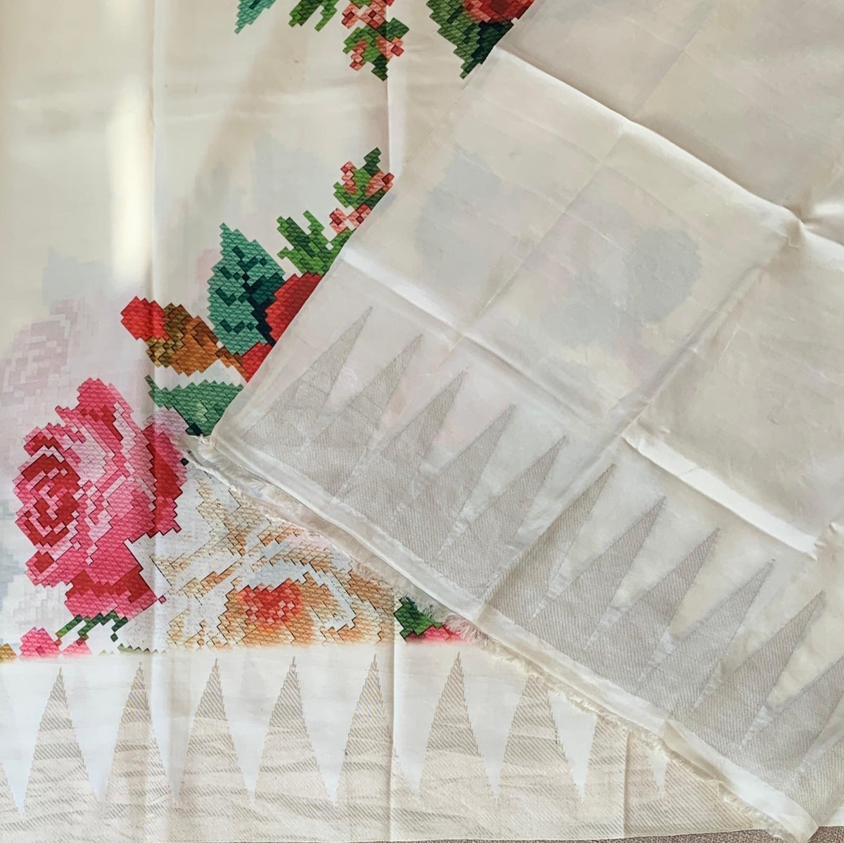 Half white Designer printed kanchi soft silk saree with temple border