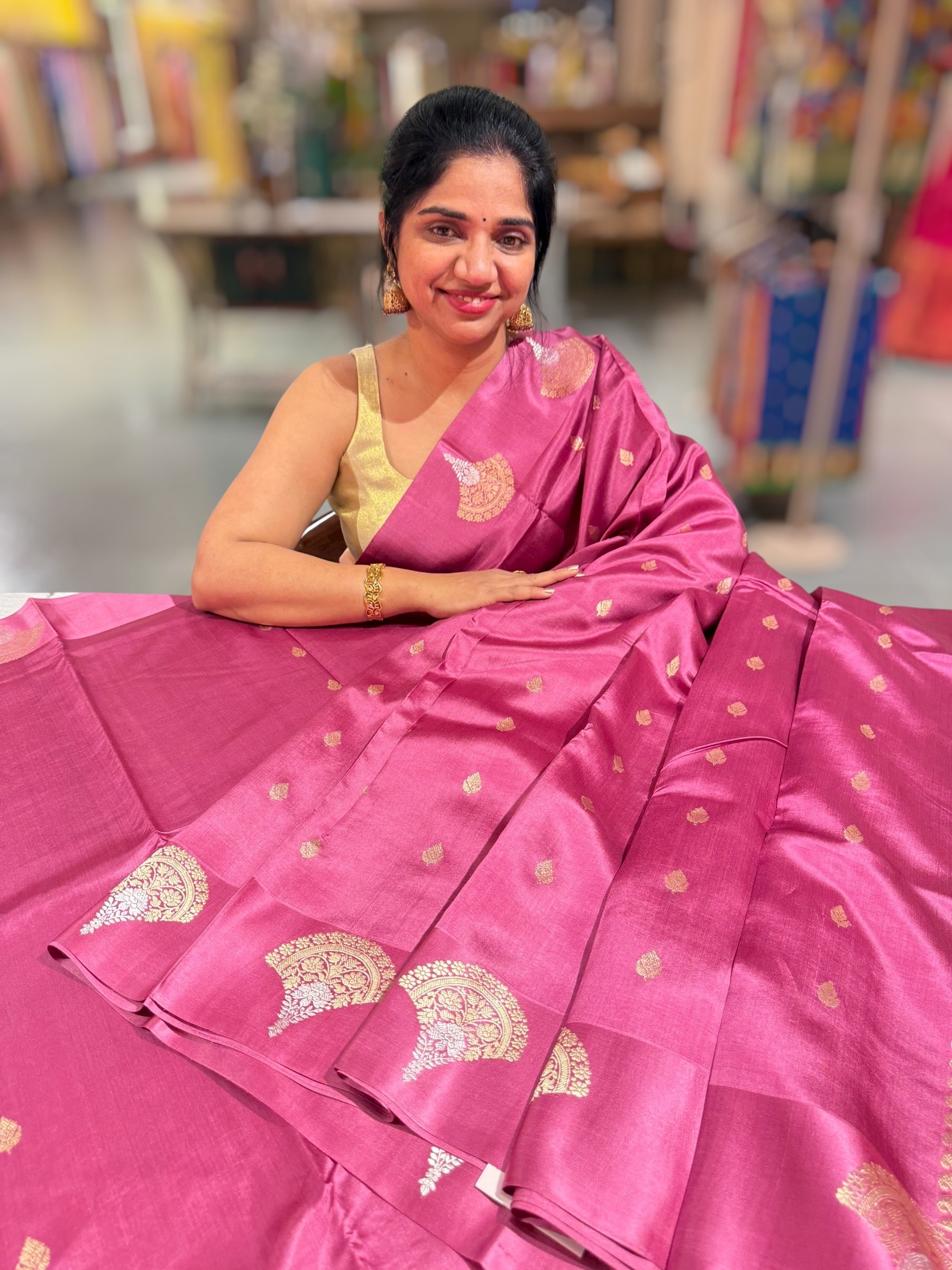 Dark onion pink Raw Mangoe Silk Saree with kaduwa woven Motifs on Mashru Borders