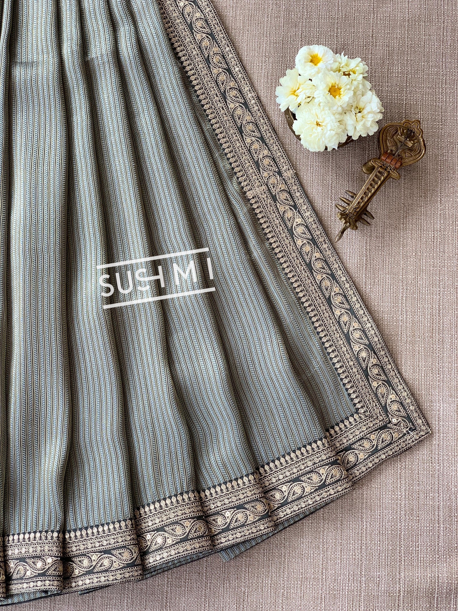 Darkest Green Banarasi tonchoi with pen kalamkari Blouse : D62F022