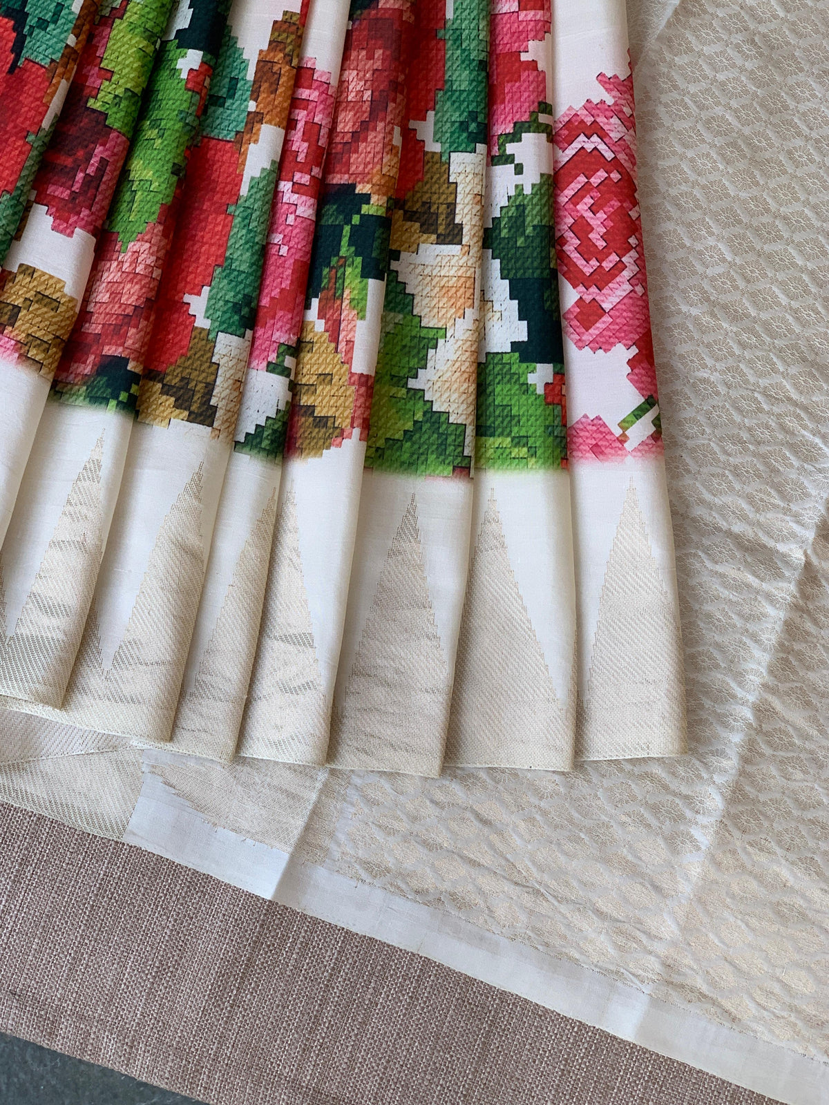 Half white Designer printed kanchi soft silk saree with temple border