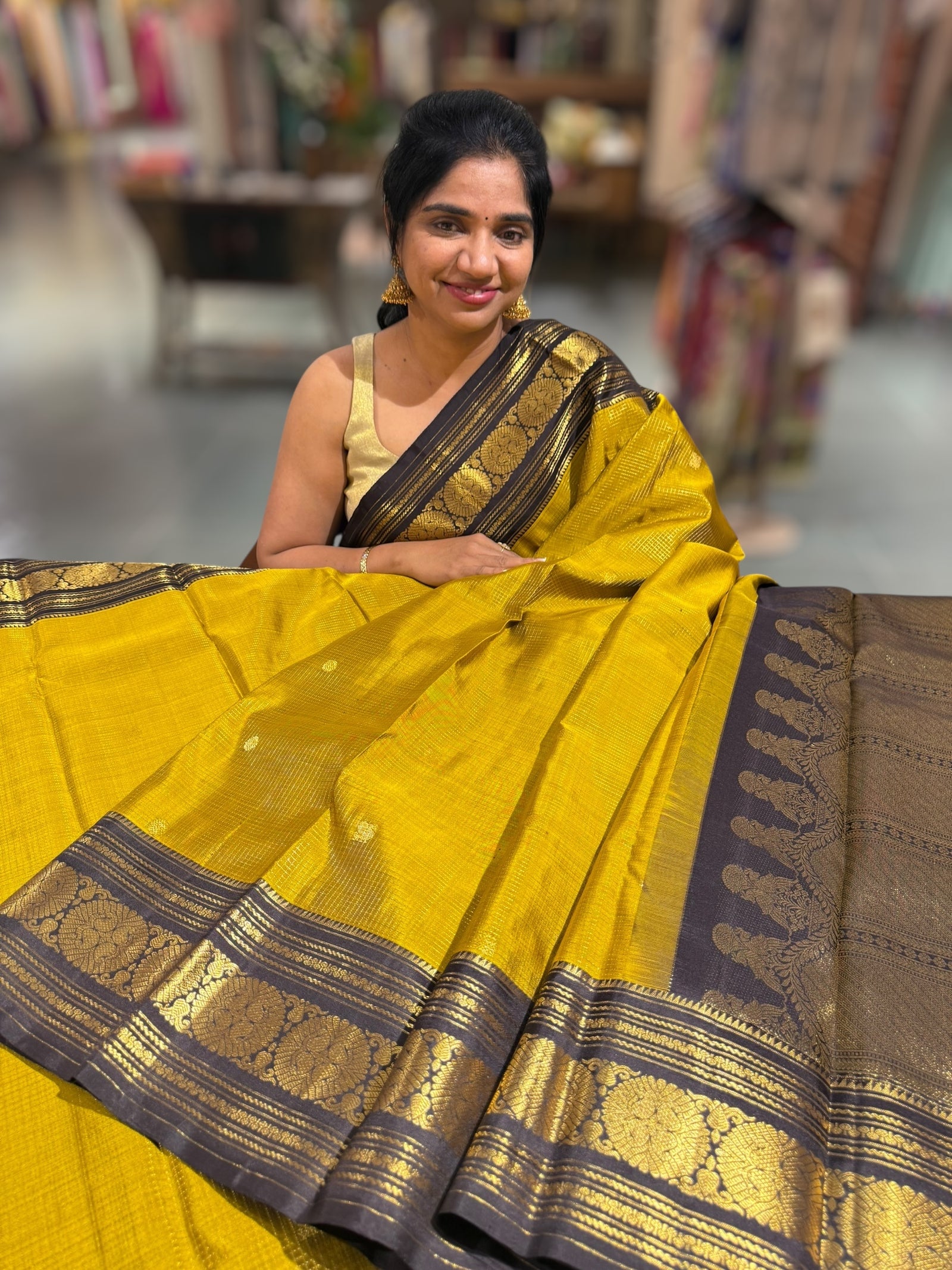 Olive Gold Vaira Oosi Checks Vintage Kanjeevaram Saree