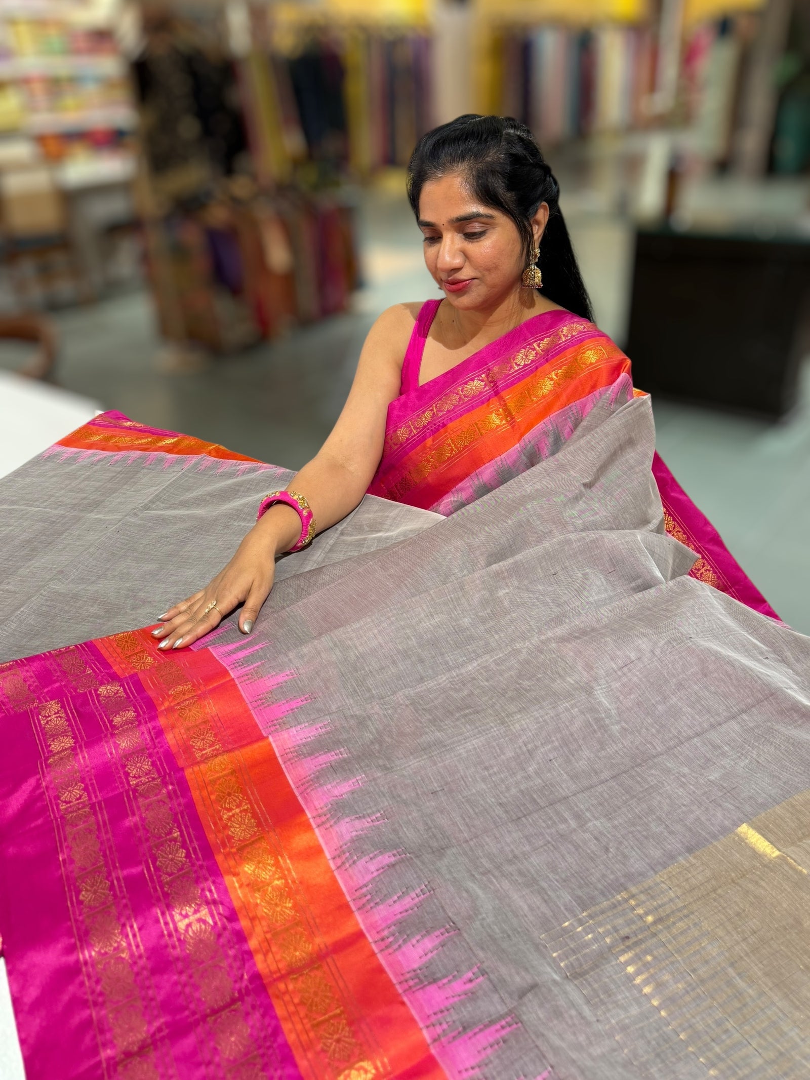 Light Grey  Ponduru Khadi Saree in 80’s Count with Kanchi Style borders