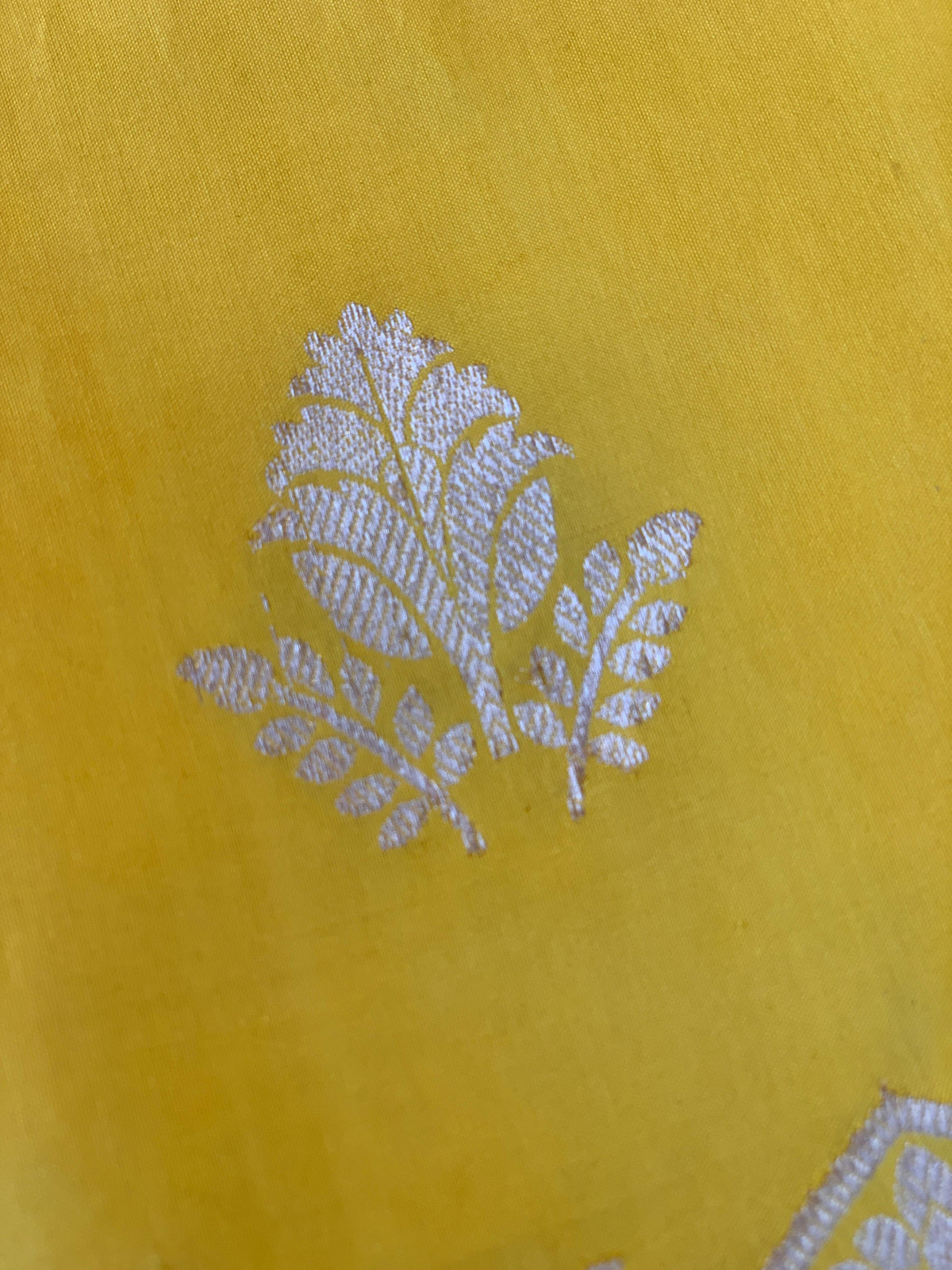 Yellow Poona Silk Saree in Monotone Look with heavy weaving borders & kaduwa woven motifs.