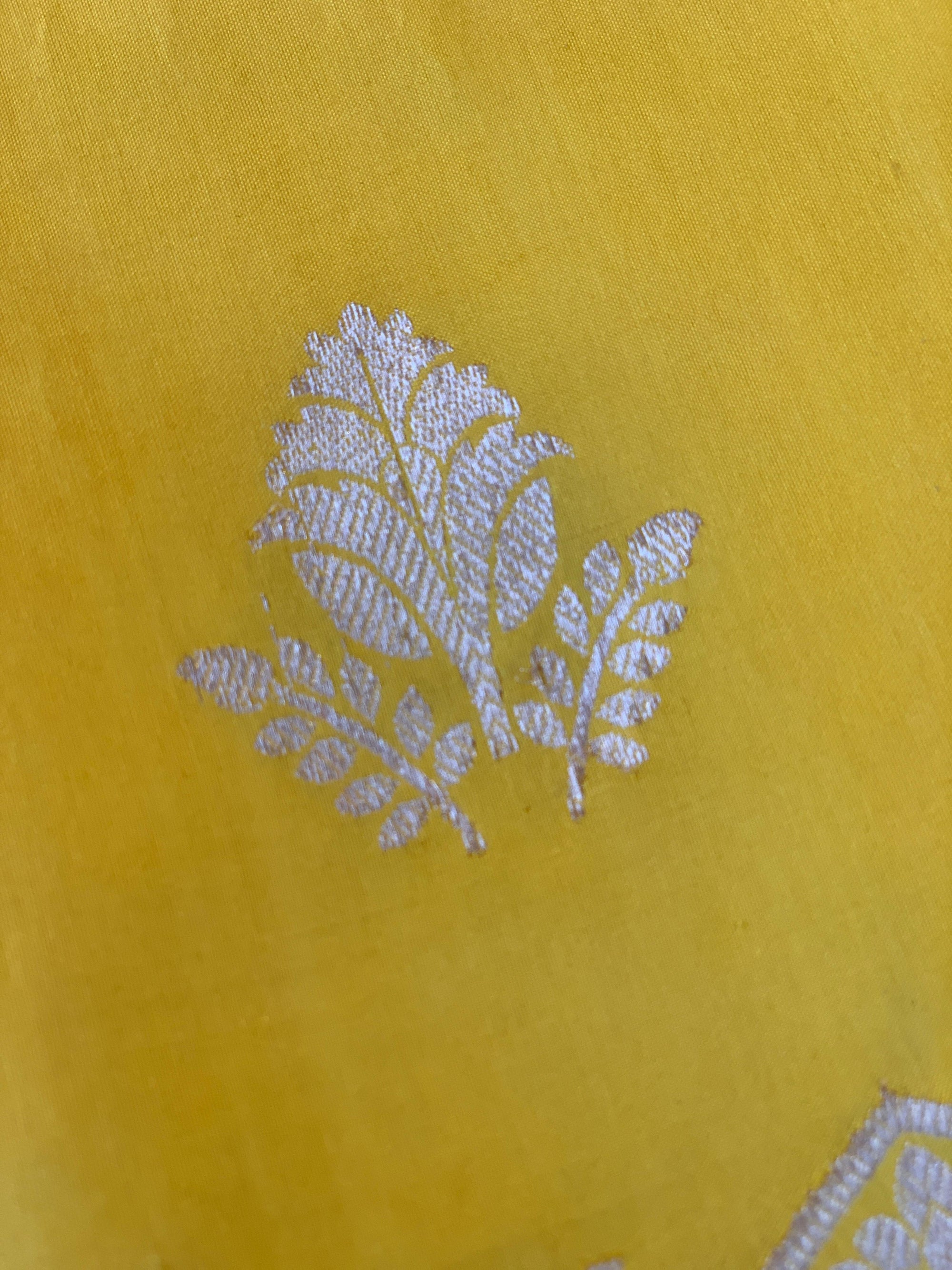Yellow Raw Mangoe Silk Saree in Monotone Look with heavy weaving borders & kaduwa woven motifs.
