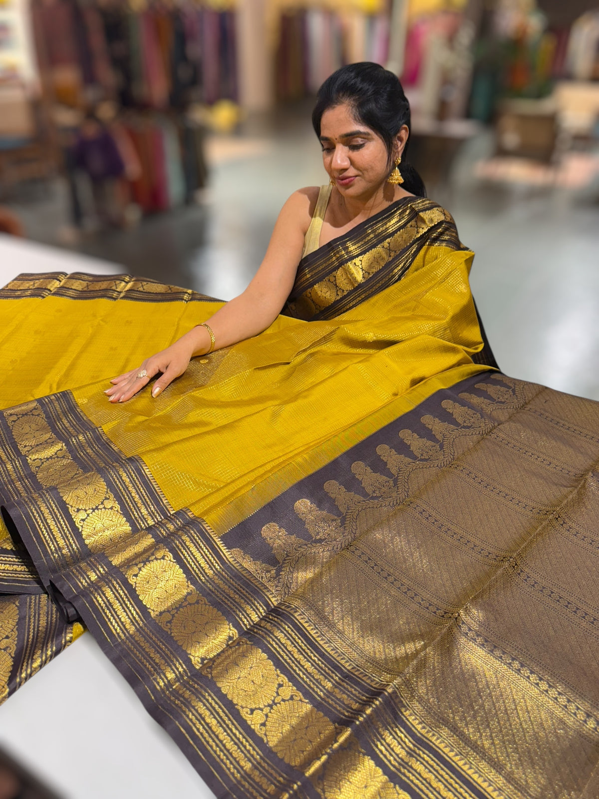 Olive Gold Vaira Oosi Checks Vintage Kanjeevaram Saree