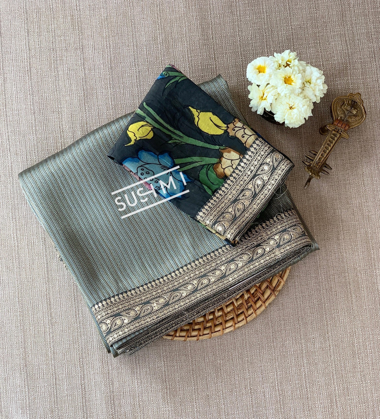 Darkest Green Banarasi tonchoi with pen kalamkari Blouse : D62F022