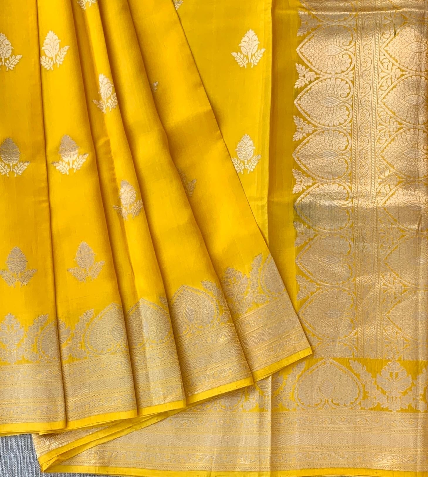Yellow Raw Mangoe Silk Saree in Monotone Look with heavy weaving borders & kaduwa woven motifs.