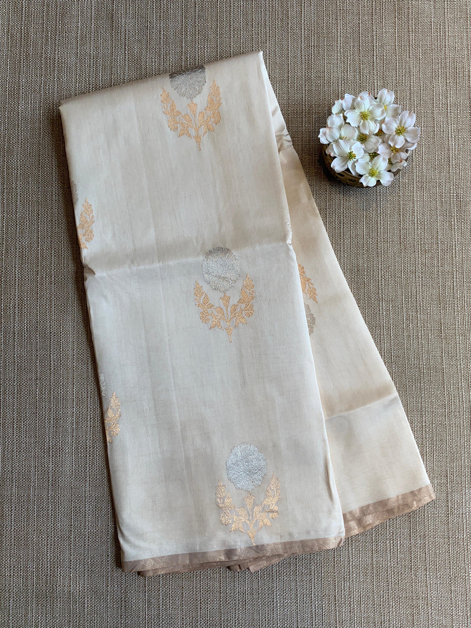Light Beige Borderless Poona Silk Saree