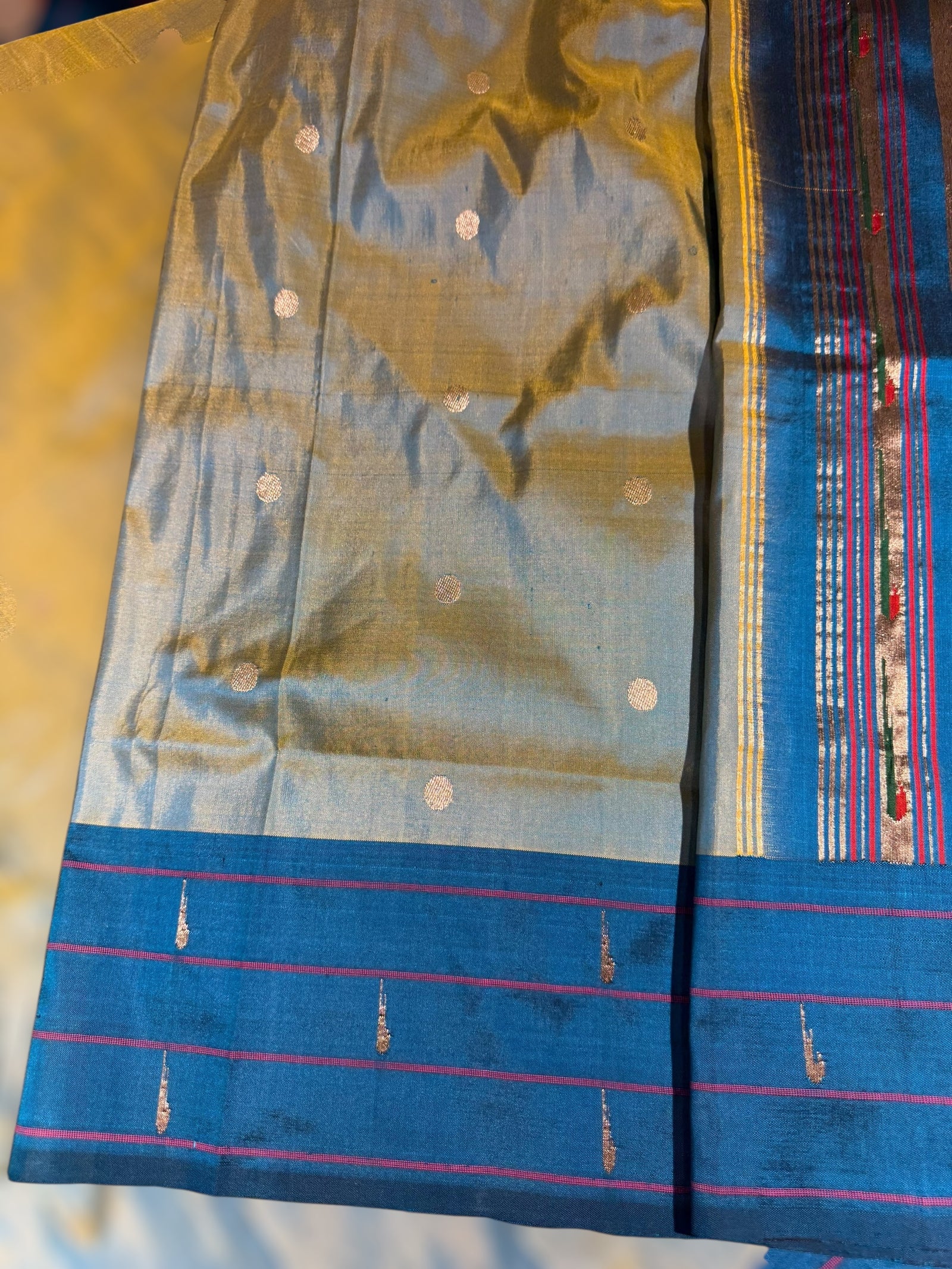 Dualtone Pure handloom paithani silk saree with single muniya border