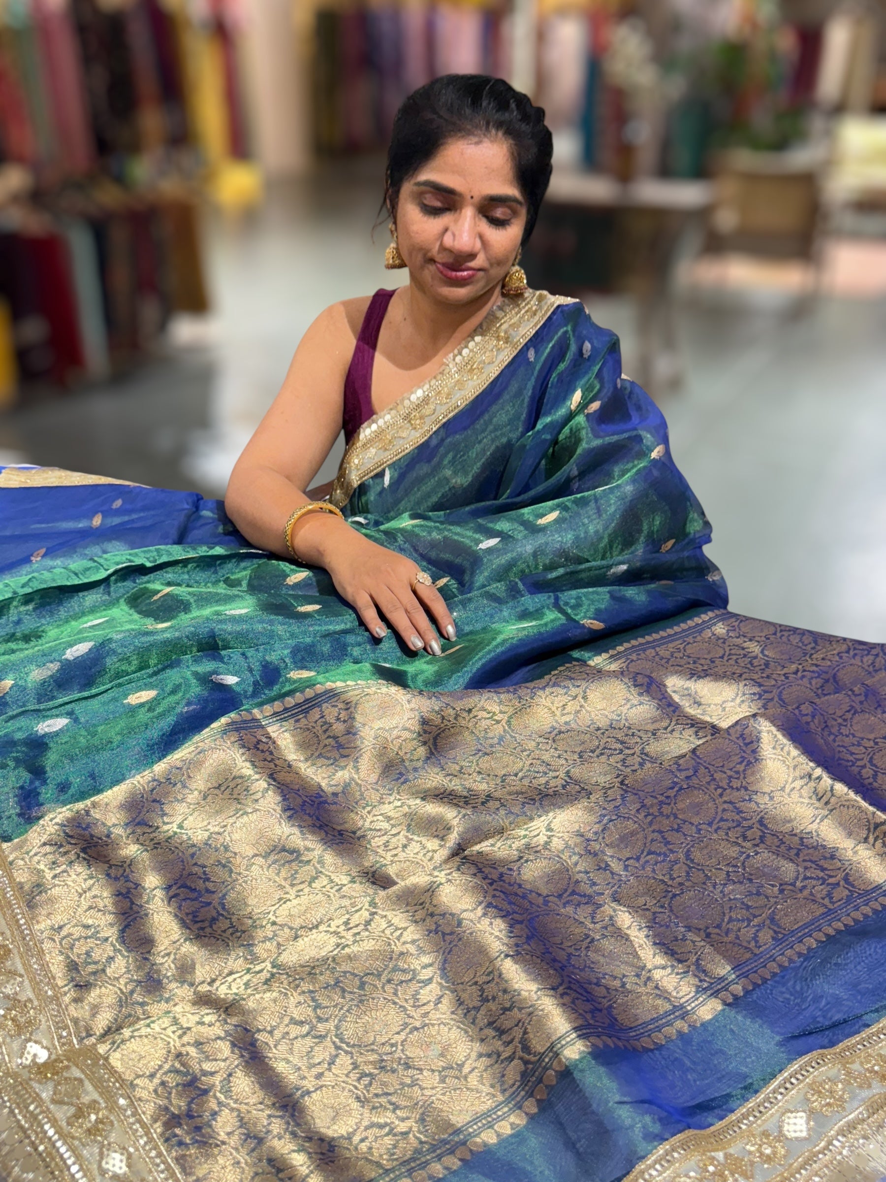 Peacock Green dual tone Pure handloom Banarasi Tissue saree