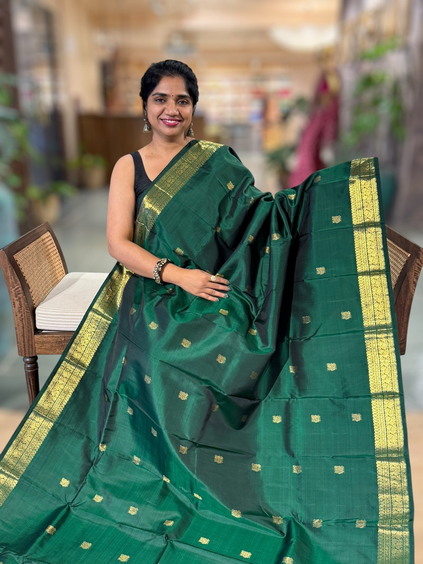 Bottle Green Pure Kanjeevaram Vintage Saree With Contrast Pallu and Blouse