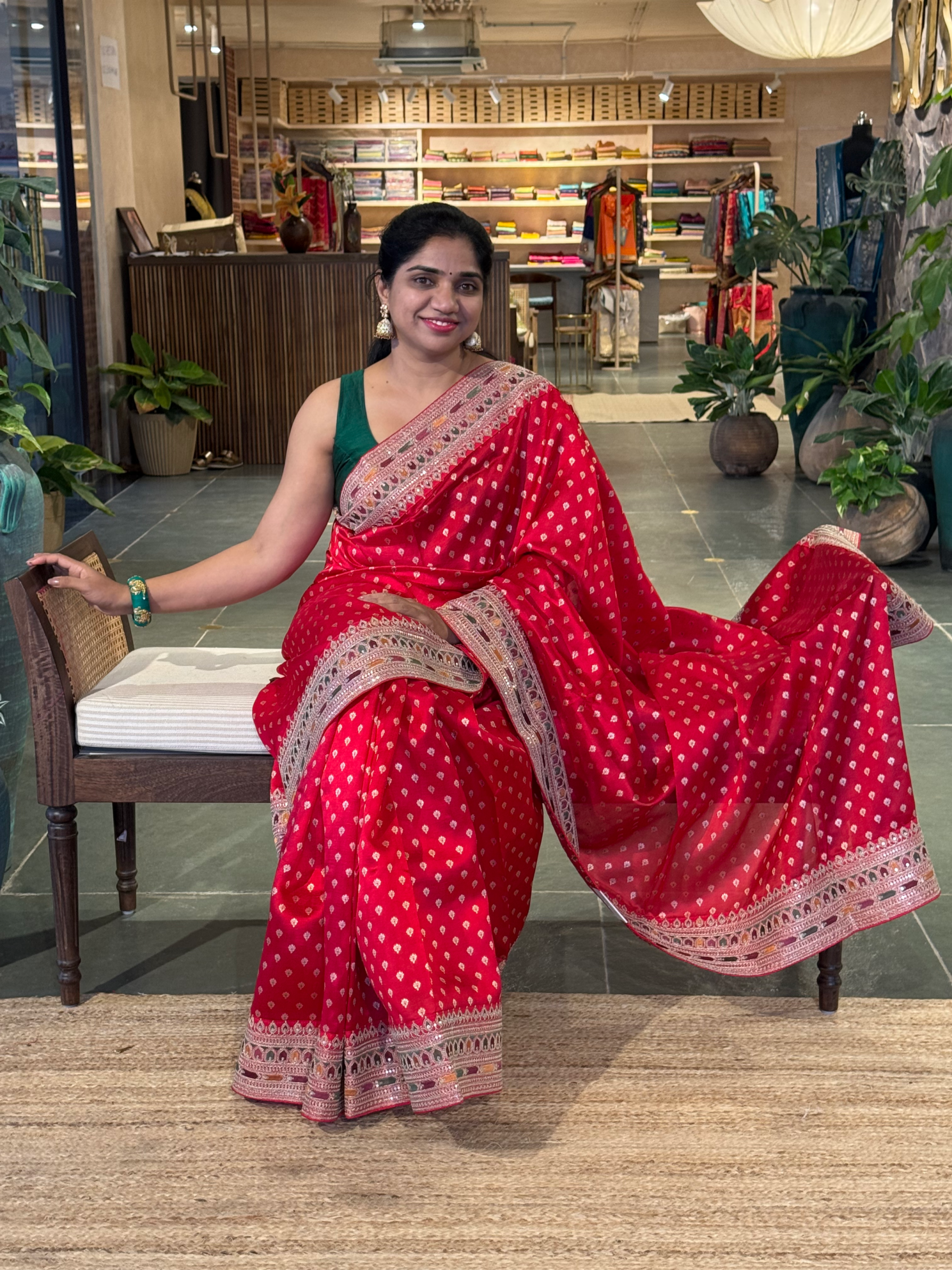 Red Pure Handloom Banarasi Silk Saree With Sabhyasachi Borders & Blouse